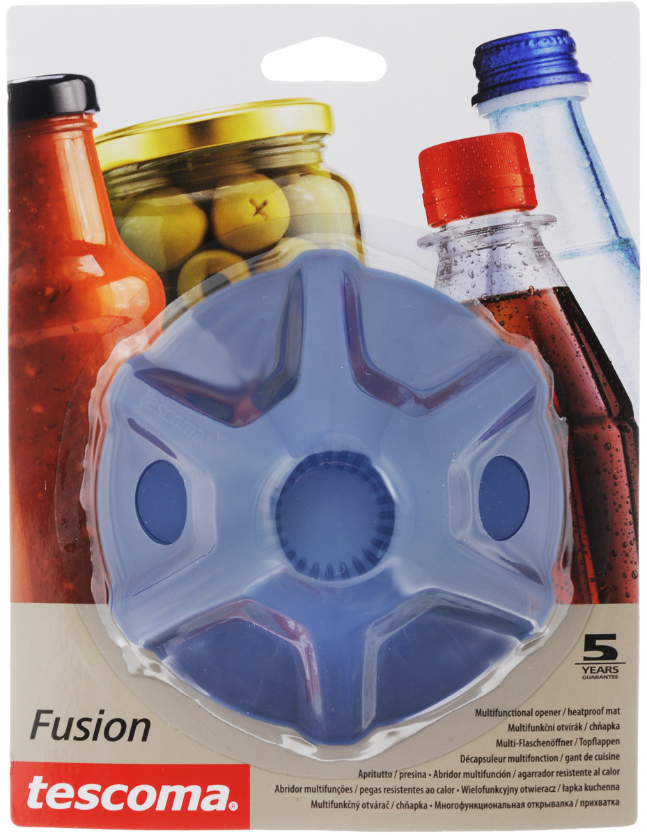 Прихватка-открывалка Tescoma Fusion, цвет: синий638498 Прихватка-открывалка Tescoma Fusion, цвет: синий638498Многофункциональная прихватка-открывалка Tescoma Fusion, выполненная из высококачественного силикона, подходит для открывания всех видов бутылок и сосудов с винтовыми крышками с диаметром до 10 см, от ПЭТ-бутылок до банок. Изделие отлично подходит в качестве термостойкой кухонной прихватки при манипуляции с горячими кастрюлями и сковородками. Можно мыть в посудомоечной машине. Диаметр: 13 см.