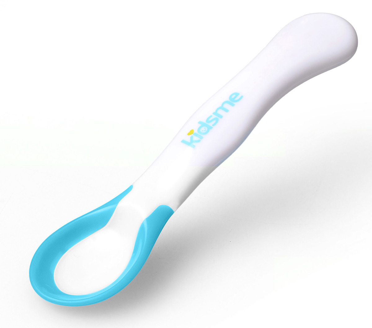 Kidsme Термо-ложка цвет аквамарин 2 шт9857AQ Kidsme Термо-ложка цвет аквамарин 2 шт9857AQЦветной ободок ложки - индикатор, который позволяет легко определить, когда пища будет иметь безопасную температуру! Помешайте пищу ложкой в течении 10-15 секунд. Цветной ободок потускнеет если температура пищи выше 40°C, значит еду нужно охладить до безопасной температуры. Особенности: • Цветной ободок приятный на ощупь и создает ощущения комфорта при кормлении. • Размер и форма термо-ложки Kidsme подходят для удобного захвата маленькими ручками. Материал: полипропилен.