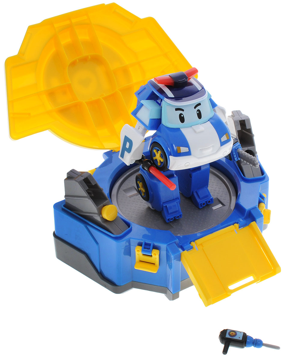 Robocar Poli Игровой набор Кейс с трансформером Поли83072 Robocar Poli Игровой набор Кейс с трансформером Поли83072Кейс с трансформером Поли Robocar Poli станет изюминкой в коллекции игрушек вашего ребенка. Ребенок знает, что каждой машинке, в том числе и полицейскому, необходим отдых. Поли может заехать в свой полицейский участок и отдохнуть в гараже, просмотреть полученные вызовы и составить план работы на следующий день. В разложенном виде кейс представляет собой платформу, с которой удобно наблюдать за окружающим порядком. В мультсериале Поли никогда не сидит на месте, он постоянно передвигается по улицам в виде машинки и патрулирует город. И только в случае необходимости Поли трансформируется в робота, чтобы применить все свои умения и силу для помощи жителям городка и приезжим. Игрушка развивает чувство ответственности, усидчивость, внимание и логическое мышление, во время игры будет развиваться фантазия, мелкая моторика и воображение. Порадуйте своего ребенка таким замечательным подарком!