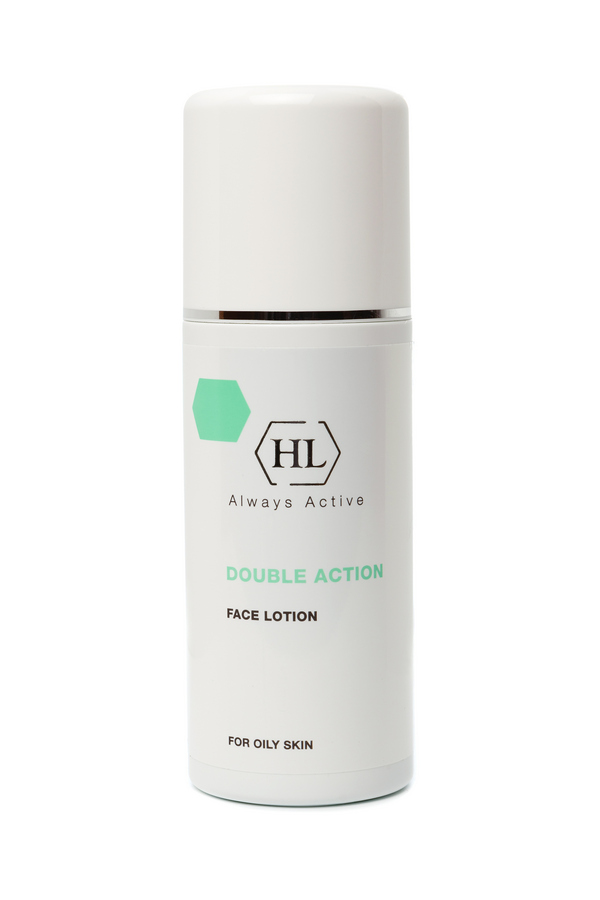 Holy Land Лосьон для лица Double Action Face Lotion, 250 мл104023 Holy Land Лосьон для лица Double Action Face Lotion, 250 мл104023Спиртовой лосьон для жирной и проблемной кожи лица и тела. Благодаря высокому содержанию эфирных масел не сушит кожу. Действие: Эффективно очищает кожу от загрязнений и избыточного секрета сальных желез. Дезинфицирует. Сокращает поры. Ускоряет заживление повреждений кожи. Уменьшает зуд. Тонизирует кожу, создает ощущение свежести. Активные компоненты: Содержит спирт (подсушивающее и дезинфицирующее действие), лимонную кислоту (действие: антисептическое, противозудное, отбеливающее, нормализующее рН кожи), камфору и эфирные масляные экстракты целебных трав:Эвкалиптовое масло оказывает антисептическое, противовоспалительное и тонизирующее действие. Эффективно для лечения различных видов поверхностных поражений, от порезов и царапин до фурункулов и других воспалений на поверхности кожи. Масло мяты перечной содержит ментол, являющийся природным антисептиком. Дезинфицирует и успокаивает кожу, стимулирует местное кровоснабжение. Освежает кожу, улучшает цвет лица, стягивает поры, регулирует...