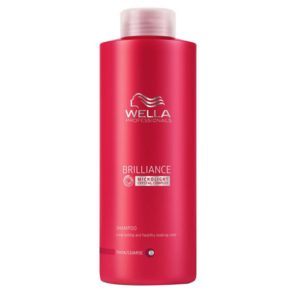 Wella Шампунь Brilliance Line для окрашенных жестких волос, 1000 мл117771 Wella Шампунь Brilliance Line для окрашенных жестких волос, 1000 мл117771Для придания мягкости и сияющего блеска окрашенным жестким волосам, а также для защиты цвета от вымывания используйте Шампунь Wella линии Brilliance Professionals для окрашенных жестких волос. Средство имеет в своем составе бриллиантовую пыльцу, которая придает волосам мягкость и шелковистость. Благодаря уникальной формуле, надолго сохраняется стойкость цвета. За счет воздушной кремовой текстуры шампунь легко распределяется по волосам, обволакивает и защищает каждый волос, делает их более гладкими и мягкими. Результат использования: шампунь придает вашим локонам мягкость и сияющую яркость цвета, делает их более блестящими и послушными.