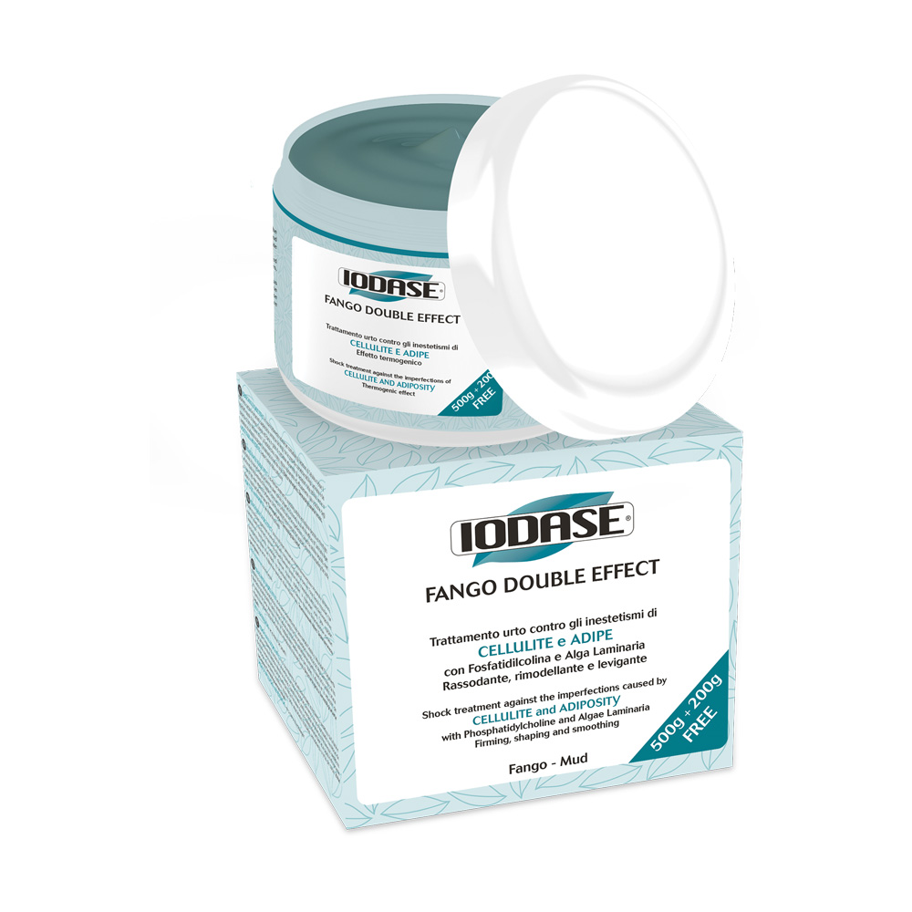 Iodase Грязь косметическая Fango Double Effect, 700 г0510 Iodase Грязь косметическая Fango Double Effect, 700 г0510Крем-грязь для тела против целлюлита и жировых отложений с ламинарией и фосфатидилхолином. Новое натуральное средство для коррекции фигуры: благодаря осмотическим свойствам грязи (вывод шлаков, токсинов, излишков застойной жидкости), введению в состав Фосфатидилхолина (натуральный растворитель жиров) и органического йода (из ламинарии) крем-грязь эффективно борется с неэстетичными проявлениями целлюлита и дряблой кожей. Грязь также содержит экстракты ананаса, кипариса и плюща, эффективно стимулирующими отток лишней жидкости из межклеточного пространства (отечность), что является первым шагом на пути лечения целлюлита. Крем-грязь обогащена фосфатидилхолином, который проникает в жировые клетки и эффективно стимулирует липолиз (сокращение и вывод содержимого жировых клеток), уменьшая объемы тела. Регулярное применение грязи (курс из 10-12 аппликаций 2-3 раза в неделю) стимулирует обмен веществ, усиливает отток лишней жидкости, повышает тонус кожи. Грязь имеет уникальную форму...