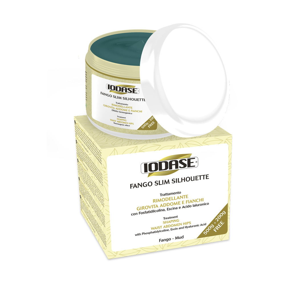 Iodase Грязь косметическая Fango Slim Silhouette, 700 г0596 Iodase Грязь косметическая Fango Slim Silhouette, 700 г0596Моделирующая косметическая грязь в форме крема, с разогревающим эффектом, быстро подсыхает. Содержит кофеин, фосфатидилхолин, эсцин, гиалуроновую кислоту, волокна целлюлозы. Локально на зоны живота и боков для уменьшения объема, для придания тонуса и гладкости коже живота и боков. Для женщин и мужчин. Грязь способствует уменьшению локализованных жировых отложений в зоне живота, боков и талии, а также для укрепления атоничной (обвисшей, потерявшей тонус) кожи живота. Грязь быстро подсыхает, при контакте с кожей способствует открытию пор, улучшает обменные процессы в коже, стимулирует вывод застойной жидкости из межклеточного пространства, активизирует обменные процессы, укрепляет и подтягивает кожу. Грязь содержит фосфатидилхолин, кофеин, эсцин, волокна целлюлозы, гиалуроновую кислоту. Эффект после курса из 10 процедур - гладкая, упругая кожа живота и боков, уменьшение объема. Не содержит PEG и парабены. Термогенический эффект. Дерматологически протестировано.