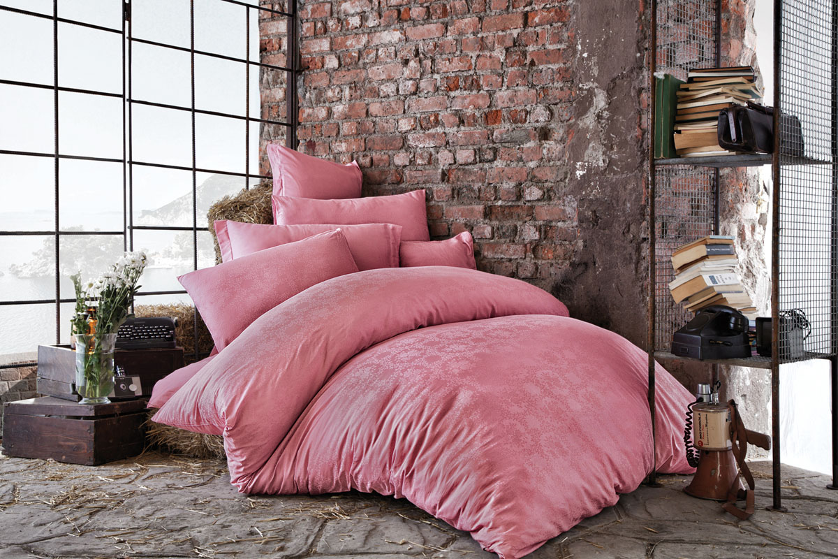 Комплект белья Issimo Home Bertha, евро, наволочки 50x70, цвет: розовый. 46214621 Комплект белья Issimo Home Bertha, евро, наволочки 50x70, цвет: розовый. 46214621Все белье Issimo – это образец качества. Ровные швы, качественный хлопок, четкие рисунки на тканях, которые не полиняют и не потеряют яркости долгое время – все это говорит о строгом отношении производителя к своей продукции.