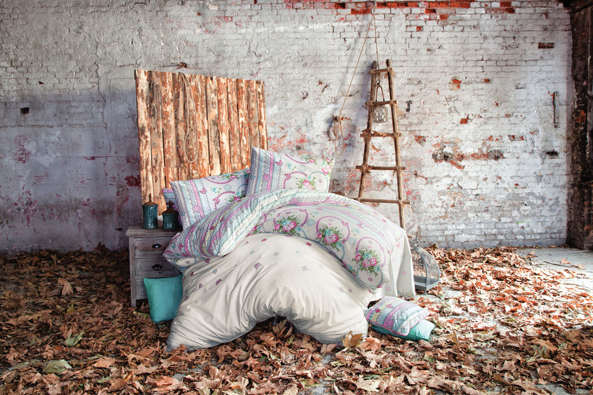 Комплект белья Issimo Home Gazelle, евро, наволочки 50x70. 46344634 Комплект белья Issimo Home Gazelle, евро, наволочки 50x70. 46344634Все белье Issimo – это образец качества. Ровные швы, качественный хлопок, четкие рисунки на тканях, которые не полиняют и не потеряют яркости долгое время – все это говорит о строгом отношении производителя к своей продукции. Белье сшито из ранфорса, материала, очень мягкого и приятного на ощупь. К тому же он обладает отличными гигроскопичными, антистатичными и гипоаллергенными свойствами. Ранфорс – это удивительный материал. Летом в таком постельном белье будет прохладно, а зимой оно, наоборот, хорошо сохранит тепло вашего тела.