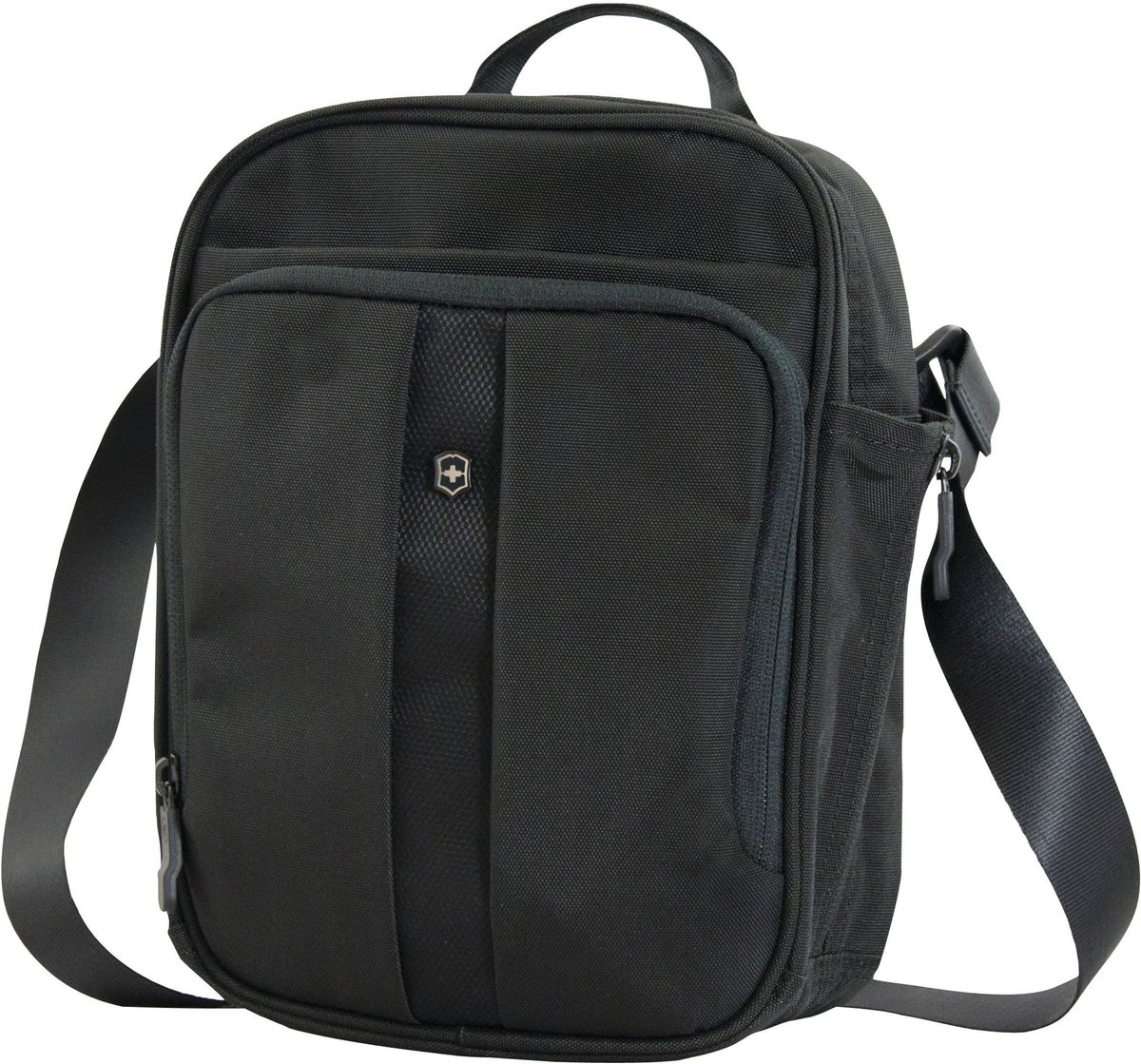 Сумка наплечная Victorinox Travel Companion, цвет: черный. 3117430131174301 Сумка наплечная Victorinox Travel Companion, цвет: черный. 3117430131174301Оригинальный швейцарский армейский нож «Swiss Army» был создан в 1897 году в небольшой деревушке Ибах в Швейцарии.С тех пор продукция,выпускаемая под маркой «Victorinox» с ее узнаваемым логотипом в виде креста на щите,по праву считается эталоном отличного качества,высокой функциональности,инновационных технологий и культового дизайна.Наша преданность принципам в течение последних 130 лет позволила нам создавать продукты,которые являются выдающимися не только по дизайну и качеству,но которые также являются надежными спутниками в больших и маленьких жизненных приключениях. Сегодня мы с гордостью представляем линейку сумок,чемоданов и дорожных аксессуаров,которые наилучшим образом воплощают в себе данные принципы,а также сочетают в себе черты нашего лучшего классического стиля. Коллекция Lifestyle Accessories 4.0 включает в себя широкий ассортимент решений для путешествий и повседневной жизни.Независимо от пункта назначения данные высоко-практичные аксессуары станут важнейшей...