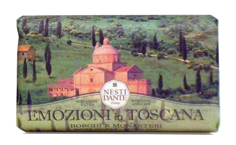 Мыло Nesti Dante Emozioni In Toscana. Монастыри и предместья, 250 г1765106 Мыло Nesti Dante Emozioni In Toscana. Монастыри и предместья, 250 г1765106Великолепное растительное мыло премиум-класса Nesti Dante Emozioni In Toscana. Монастыри и предместья изготовлено по старинным рецептам и по традиционной котловой технологии, в составе мыла только натуральные оливковое и пальмовое масло высочайшего качества, для ароматизации использованы органические эфирные масла. Ежедневный ритуал красоты, любви и заботы не только для тела, но и для души. Однажды познакомившись со столь разной пленяющей Тосканой, вы будете вновь и вновь возвращаться к воспоминаниям и грезам о ее пламенных лесах, лугах, маленьких городишках, скалистых побережьях, терракотовых деревушках и волнующих ароматах Тосканы. Нежный, расслабляющий и легкий аромат, напомнит о солнечном летнем дне и цветущих садах. Изысканная флорентийская бумага, в которую завернуто мыло, расписана акварелью, на каждом кусочке мыла выгравирована надпись With Love And Care (С любовю и заботой). Характеристики: Вес: 250 г. ...