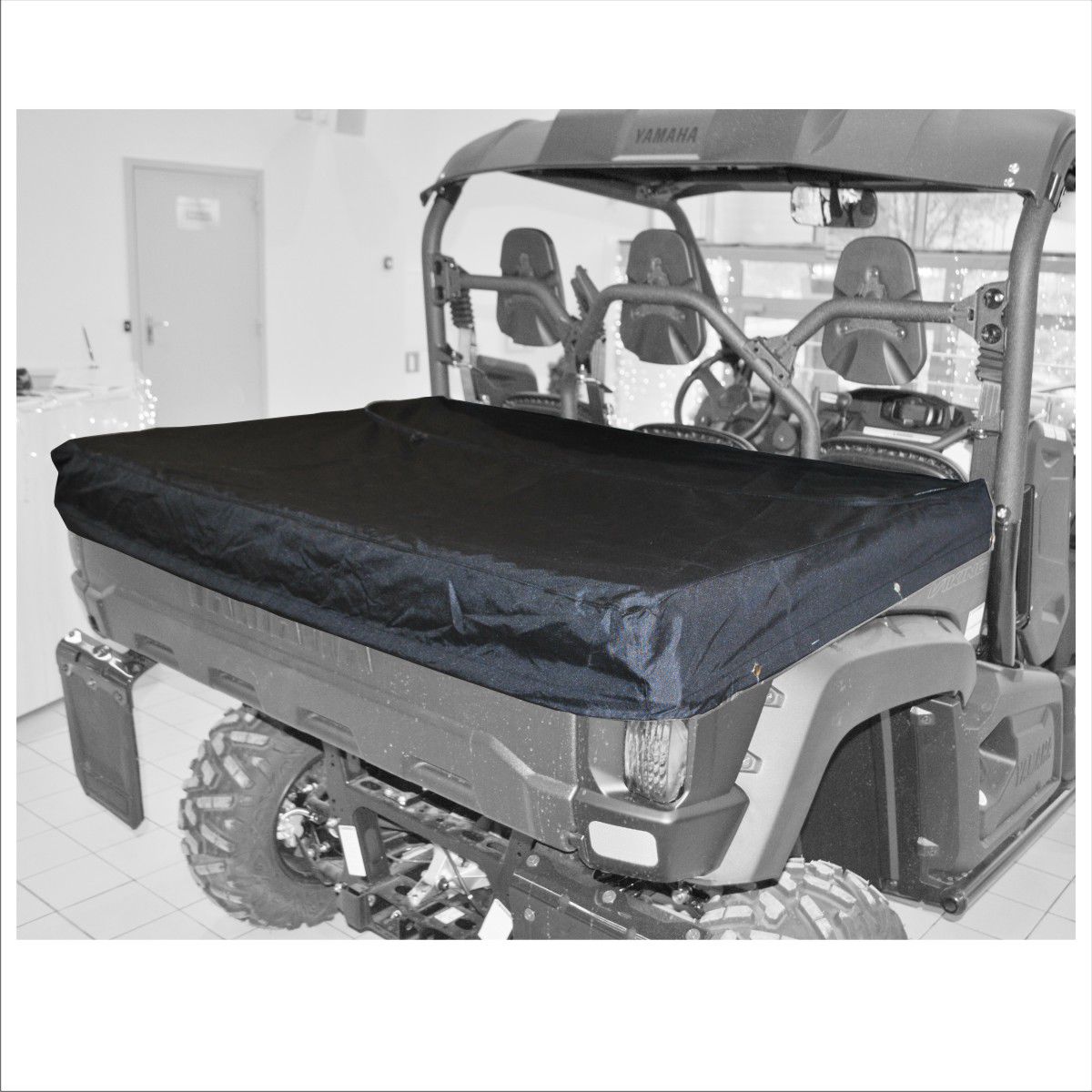Тент на кузов AG-brand UTV Yamaha Viking, цвет: черныйAG-YAM-UTV-Viking-CB Тент на кузов AG-brand UTV Yamaha Viking, цвет: черныйAG-YAM-UTV-Viking-CBЧехол на кузов призван защищать кладь в кузове от снега, града, дождя, дорожной пыли, веток и листвы во время заездов на мотовездеходе. Система креплений (кнопки) позволяет надежно установить чехол на кузов мотовездехода. Дополнительная молния позволяет получить частичный доступ в кузов не смимая всего чехла.
