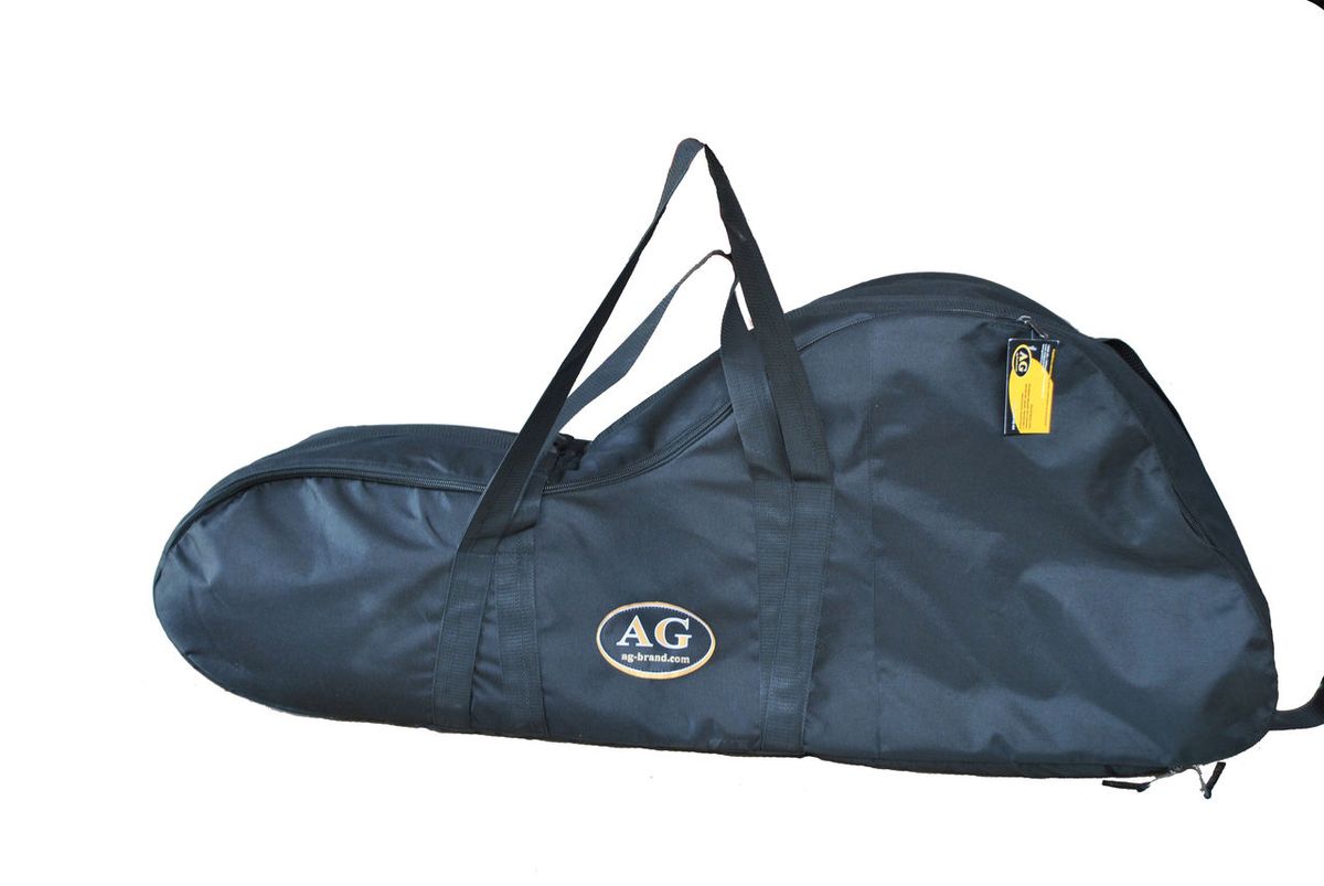 Сумка для лодочного мотора AG-brand 4 т, 3,5 л.с., цвет: черныйAG-Uni-OM-N4T3-4T/3.5hp-600 Сумка для лодочного мотора AG-brand 4 т, 3,5 л.с., цвет: черныйAG-Uni-OM-N4T3-4T/3.5hp-600Переноска и хранение лодочного мотора. Сумка изготовлена из ткани плотностью 600den с влагоотталкивающей пропиткой. С внутренней стороны сумка выполнена из ткани с пвх покрытием и имеет антиударные вставки толщиной 8мм из вспененного наполнителя. Сумка на прочной двухзамковой молнии и имеет карман для документации и мелких деталей. Есть ручки для переноски мотора в руках и на плече. Также на сумке предусмотренныдополнительные ручки и мотор могут нести одновременно два человека.
