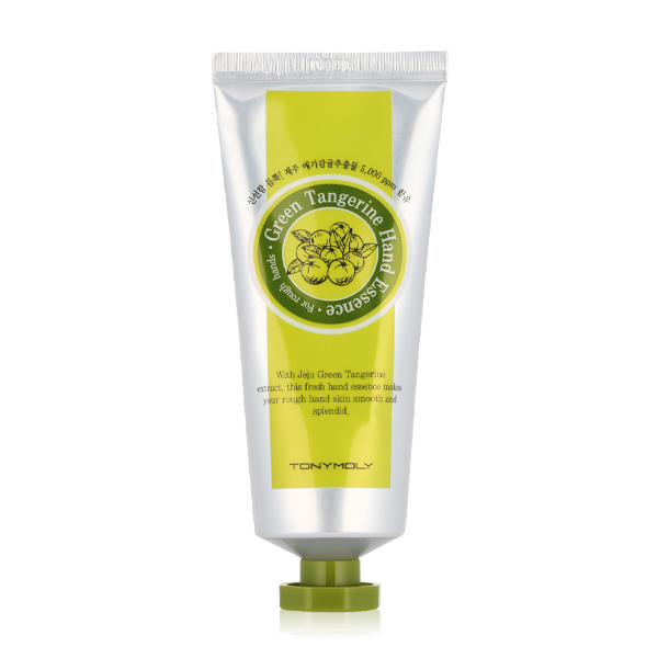 TonyMoly Эссенция для рук Green Tangerine Hand Essence, 80 млBD03010900 TonyMoly Эссенция для рук Green Tangerine Hand Essence, 80 млBD03010900Крем-эссенция для рук с экстрактом зелёного мандарина Увлажняющая эссенция для рук содержит экстракт зеленых мандарин, собранных на корейском острове Чеджудо. Недозрелые мандарины содержат намного больше витамина С, чем зрелые плоды. За счет содержания большого количества витамина С эссенция прекрасно увлажняет сухую, шероховатую и поврежденную кожу рук. Быстро впитывается, не создавая эффекта липкости. Марка Tony Moly чаще всего размещает на упаковке (внизу или наверху на спайке двух сторон упаковки, на дне банки, на тубе сбоку) дату изготовления в формате: год/месяц/дата.