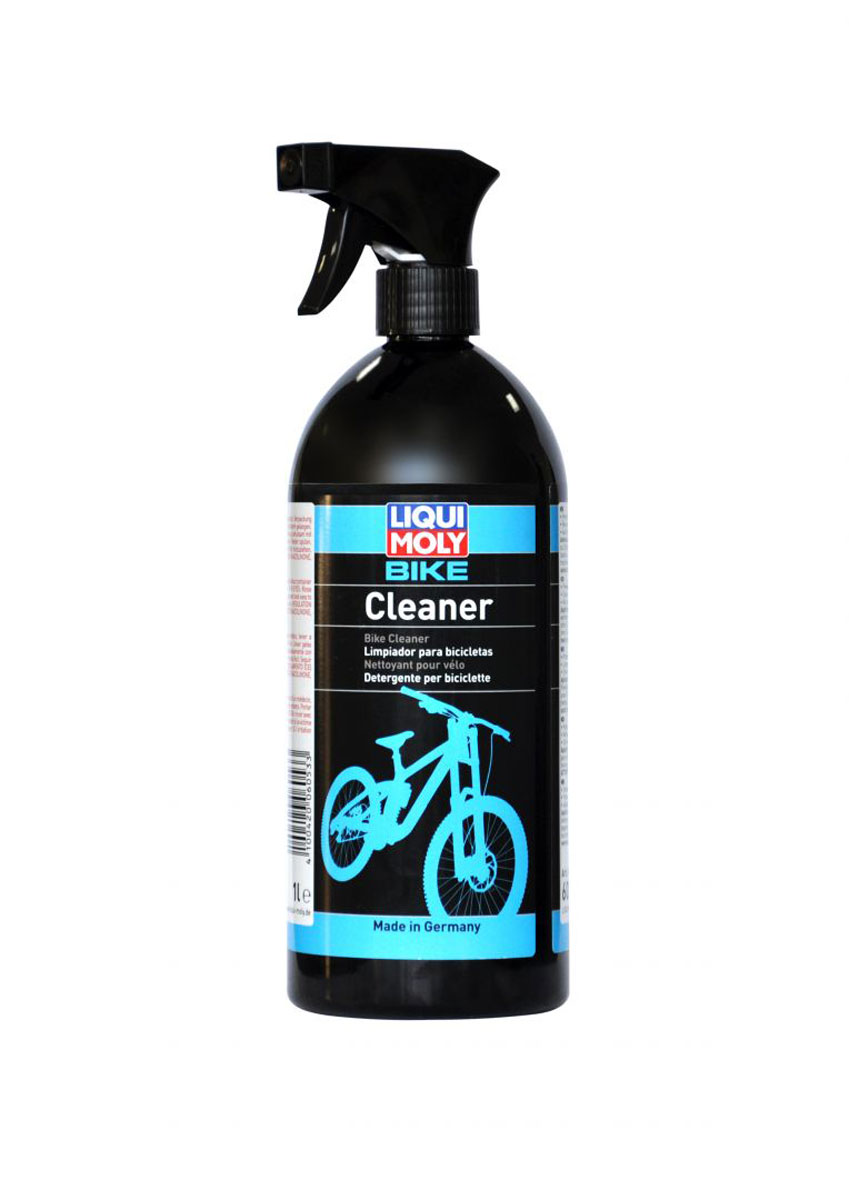Очиститель велосипеда Liqui Moly Bike Cleaner, 1 л6053 Очиститель велосипеда Liqui Moly Bike Cleaner, 1 л6053Liqui Moly Bike Cleaner применяется для полной очистки велосипедов и деталей из композитных материалов. Высокоэффективный, биологически разлагаемый очиститель. Специально для сильно загрязненных велосипедов. Растворяет и быстро удаляет биологические загрязнения, грязь, пыль, грунт, листья и другие. Не оставляет жировых остатков и не влияет на эффективность тормозных механизмов. Особенности: Высокие очищающие и моющие свойства. Высокое быстродействие. Хорошо проникает в зазоры. Удаляет жир и грязь. Подходит в том числе для композитных материалов (карбона). Защищает поверхности. Экологически безвредный, биологически разлагаемый состав. Товар сертифицирован.