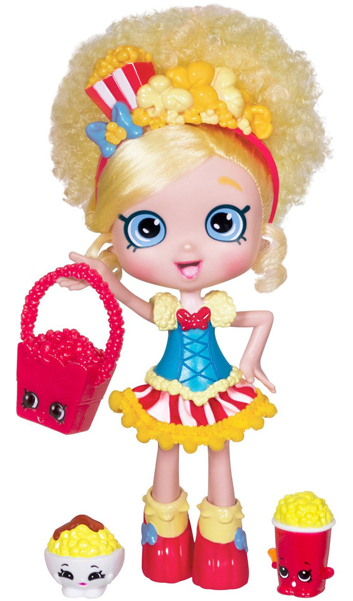 Shopkins Кукла Шоппиес Попетта56163/ast56134 (56161, 56163, 56164) Shopkins Кукла Шоппиес Попетта56163/ast56134 (56161, 56163, 56164)Кукла Shoppies Попетта – новинка 2016 года! До сих пор в линейке Шопкинс австралийский бренд Moose выпускал только фигурки и аксессуары, и лишь в 4 сезоне серии появились куклы. Попетта – одна из трех представительниц новых Shoppies. Это небольшая кукла с забавной прической. Ее глаза выполнены в стиле, характерном для фигурок шопкинс. Вместе с Попеттой в наборе есть несколько аксессуаров – подставка, расческа, сумочка, а также VIP-карточка (которая выглядит совсем как настоящая банковская карточка). Последняя дает доступ к играм для мобильных платформ: их можно будет скачать на официальном сайте Moose. А, кроме того, вместе с Попеттой вы найдете две эксклюзивных фигурки шопкинс, которых не встретить в других наборах – Bowl-inda Popcorn и Polly Popcorn. Эти фигурки нельзя приобрести отдельно, только с этим набором. Кукла может стоять на подставке, прикрепляясь с помощью отверстия в ботинке, или сидеть на ровной поверхности. Руки не сгибаются, но могут подниматься и...