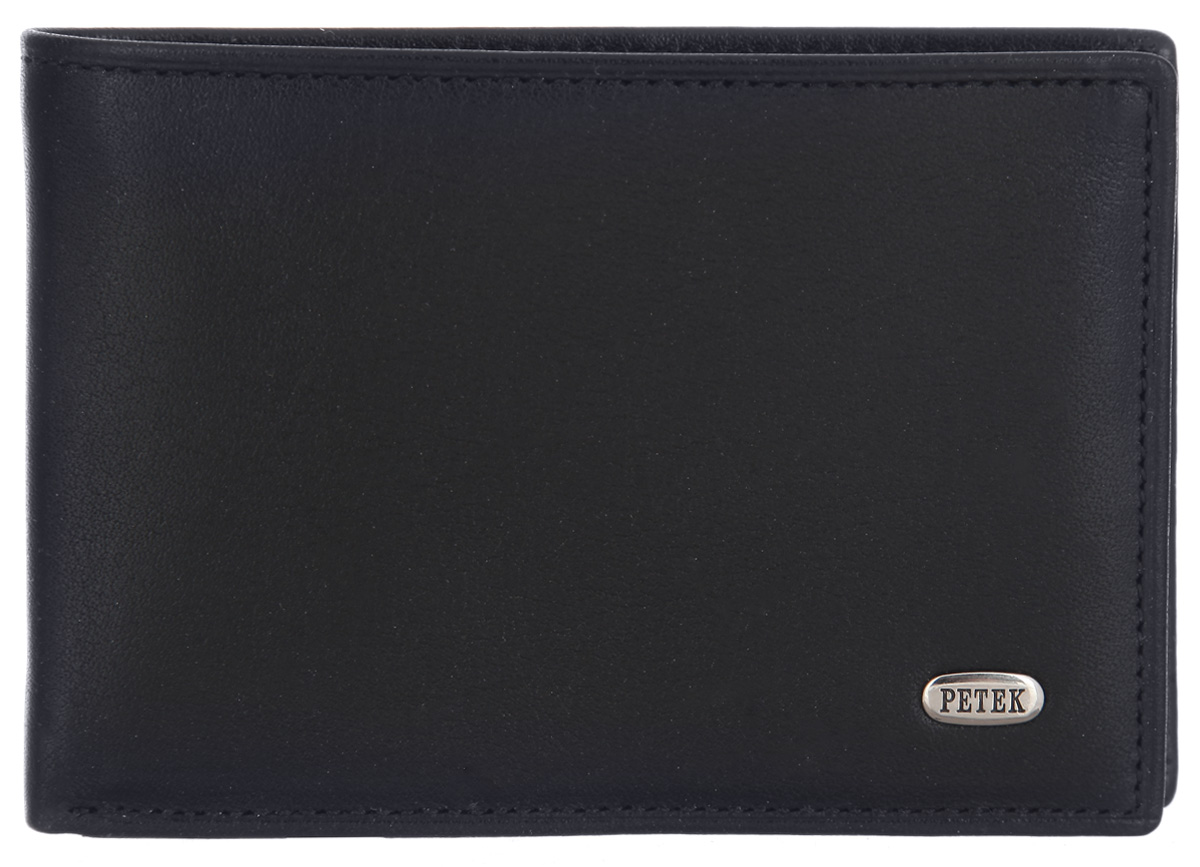 Портмоне мужское Petek 1855, цвет: черный. 129.000.01129.000.01 Black Портмоне мужское Petek 1855, цвет: черный. 129.000.01129.000.01 BlackСтильное мужское портмоне Petek 1855 выполнено из натуральной кожи. Лицевая сторона оформлена металлической пластиной с гравировкой в виде названия бренда. Изделие раскладывается пополам. Портмоне содержит одно отделение для купюр, два кармашка для визиток и пластиковых карт, карман для мелочи на кнопке и потайной карман. Портмоне упаковано в фирменную коробку. Такое портмоне станет отличным подарком для человека, ценящего качественные и стильные вещи.