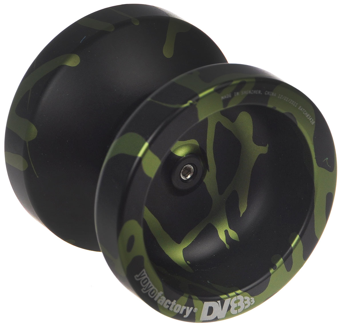 Aero-Yo Йо-йо YoYoFactory DV888 цвет черный зеленыйYYFDV888_черный, зеленый Aero-Yo Йо-йо YoYoFactory DV888 цвет черный зеленыйYYFDV888_черный, зеленыйЙо-йо YoYoFactory DV888 ассоциировалось с мастером Марком Монтгомери, выступающим на мировых и национальных соревнованиях. Долгие годы его любимцем было именно DV8. Спустя многие годы после выхода в свет DV8 компания YoYoFactory выпускает йо-йо, вобравшее в себя то, чем так запомнилось многим то самое легендарное творение. Объединив в названии DV8 и самое продаваемое йо-йо 2007 года - 888. Йо-йо - это игрушка, состоящая из двух симметричных половинок соединенных осью, к которой прикреплена веревка. Современный йо-йо значительно отличается от тех, к которым многие привыкли. Сейчас йо-йо - это такая же часть молодежной культуры как скейт, ВМХ или сноуборд. Йо-йо популярно во многих странах мира, таких как Россия, США и Япония. Ежегодно во всем мире проходят различные чемпионаты по игре с йо-йо, в том числе и Чемпионат России, в котором собираются лучшие игроки со всей страны.
