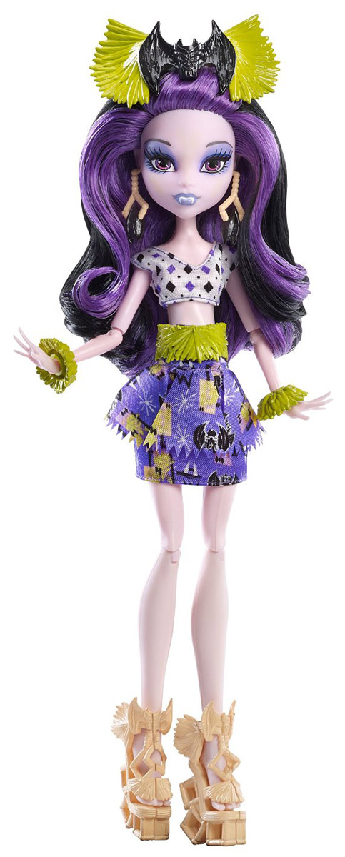 Monster High Кукла Элиссабэт цвет наряда фиолетовыйDKX98_DKY00 Monster High Кукла Элиссабэт цвет наряда фиолетовыйDKX98_DKY00Отправляйтесь на каникулы с куклами из Школы монстров, которые принарядились для хищного туризма и диких пляжей! Кукла Monster High Элиссабэт одета в тропическом стиле. Подвижные плечи, локти и колени позволят ей разыгрывать напряженные сюжеты. Элиссабэт - дочь вампира. Она одета в наряд своего любимого цвета, украшенный узорами из летучих мышей. Также имеются завораживающие аксессуары: драгоценности и пояс. Образ дополняют туфельки и украшения для волос. Длинные локоны с контрастной прядью приятно расчесывать, из них получится множество оригинальных причесок. Обрадуйте своего ребенка таким прекрасным подарком!
