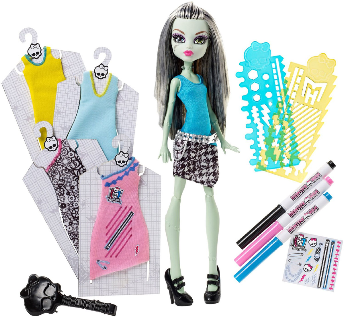Monster High Кукла Стильная Фрэнки ШтейнDNM27 Monster High Кукла Стильная Фрэнки ШтейнDNM27Фрэнки Штейн - дочь великого доктора Франкенштейна. Она очень необычная девушка, ведь практически на всем ее теле можно найти небольшие шрамы. На шее у Фрэнки есть 2 болта, через которые она может пропускать электричество. Фрэнки решила стать модным дизайнером и открыть свой бутик стильной одежды. Нужно сказать, что это у нее получилось отлично. Дизайнерские наряды Фрэнки весьма необычны и креативны. Подружки Фрэнки с нетерпением ждут от нее новую коллекцию. В набор входят кукла, платья, трафареты, маркеры и наклейки. Придумать свои собственные рисунки, обвести трафареты и завершить образ с помощью наклеек - все это осуществимо вместе с куклой Monster High Стильная Фрэнки Штейн! Также в набор входит расческа, с помощью которой ваша дочурка сможет заплетать кукле различные прически! Порадуйте своего ребенка таким замечательным подарком!