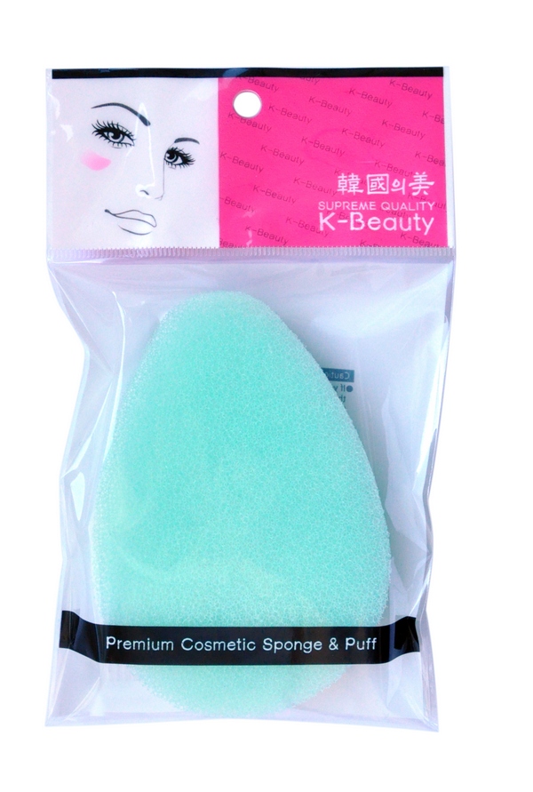 K-Beauty Спонж-губка косметический двухслойный Капля для очищения кожи лица, 1 шт100085 K-Beauty Спонж-губка косметический двухслойный Капля для очищения кожи лица, 1 шт100085Косметический спонж удобной формы предназначен для очищения кожи лица и снятия макияжа. Благодаря пористой структуре способствует отшелушиванию ороговевших клеток кожи, массирует кожу лица, улучшает микроциркуляцию, что повышает тонус, придает коже упругость и эластичность. Благодаря объемному плетению образует густую обильную пену при минимальном количестве моющего средства. Не травмирует кожу.