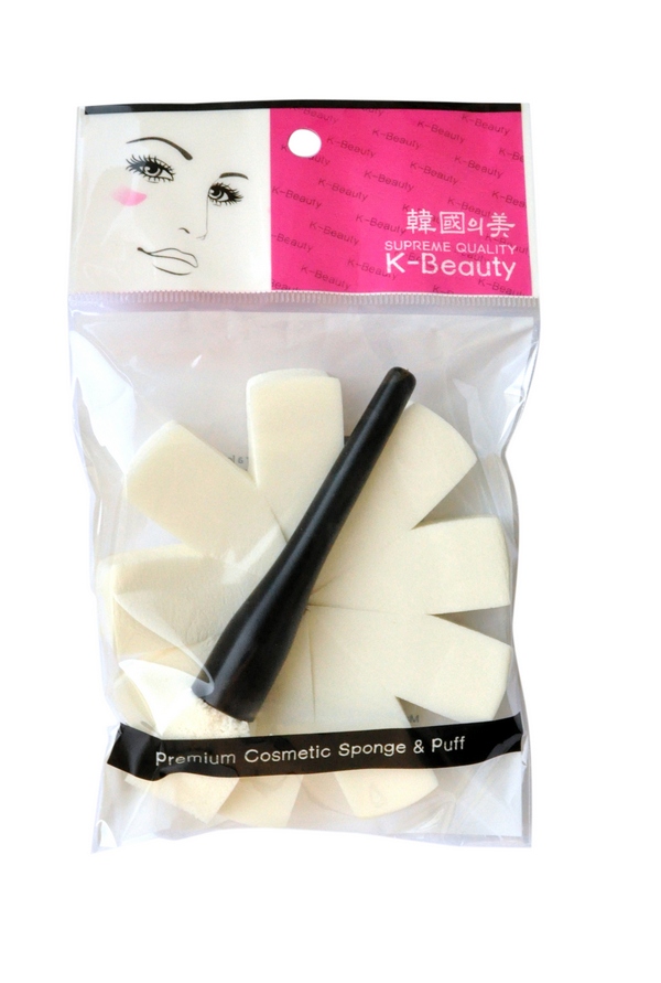 K-Beauty Спонж косметический с ручкой, 10 шт400055 K-Beauty Спонж косметический с ручкой, 10 шт400055Косметический спонж предназначен для нанесения тональных средств (корректора, тонального крема, румян, пудры и т.д.), а также коррекции макияжа. Спонж позволяет равномерно распределить не только сухие, но и кремовые текстуры, а его удобная форма подходит для обработки таких труднодоступных зон, как область вокруг глаз и носогубные складки. В комплект входит ручка со спонжем и 9 запасных сегментов. Мягкий и нежный спонж не травмирует, подходит даже для чувствительной кожи.