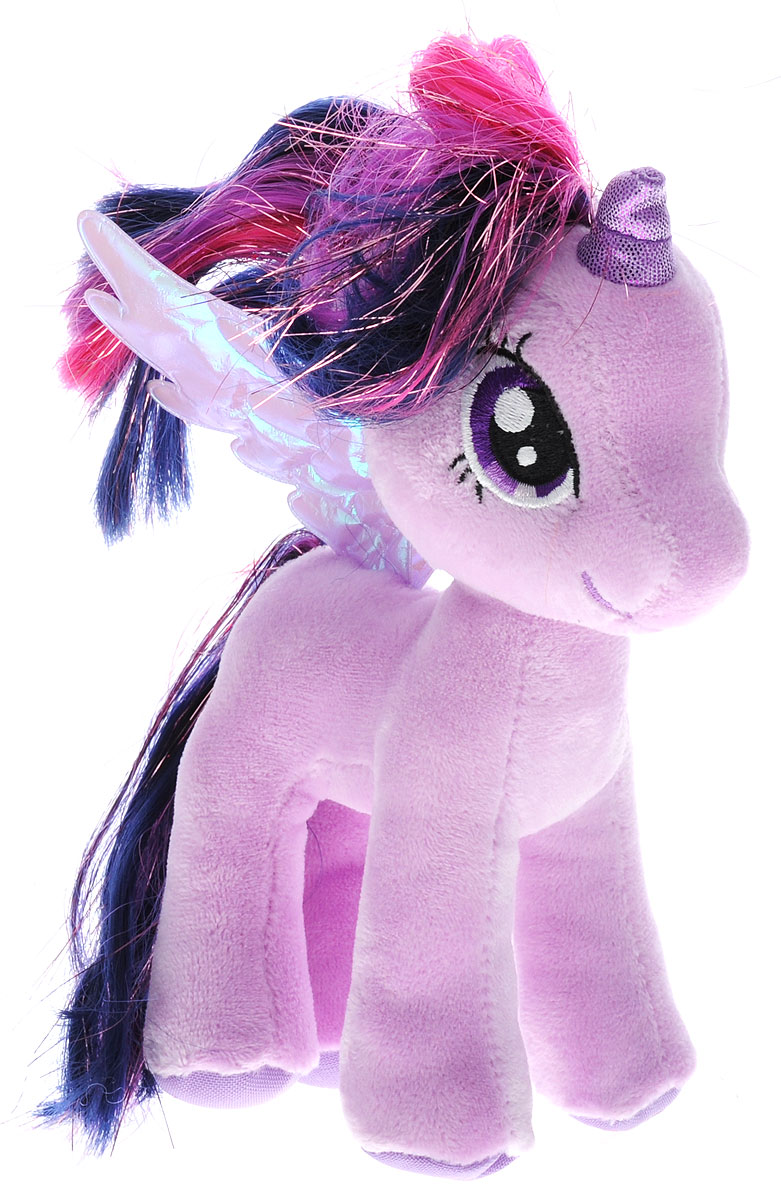 My Little Pony Пони Twilight Sparkle 17 см41004 My Little Pony Пони Twilight Sparkle 17 см41004Мягкая игрушка Twilight Sparkle выполнена в виде очаровательного пони фиолетового цвета с длинным хвостом, гривой и крылышками. Специальные гранулы, используемые при ее набивке, способствуют развитию мелкой моторики рук малыша. Удивительно мягкая игрушка принесет радость и подарит своему обладателю мгновения нежных объятий и приятных воспоминаний. В качестве набивки используется синтепон. Великолепное качество исполнения делают эту игрушку чудесным подарком к любому празднику.