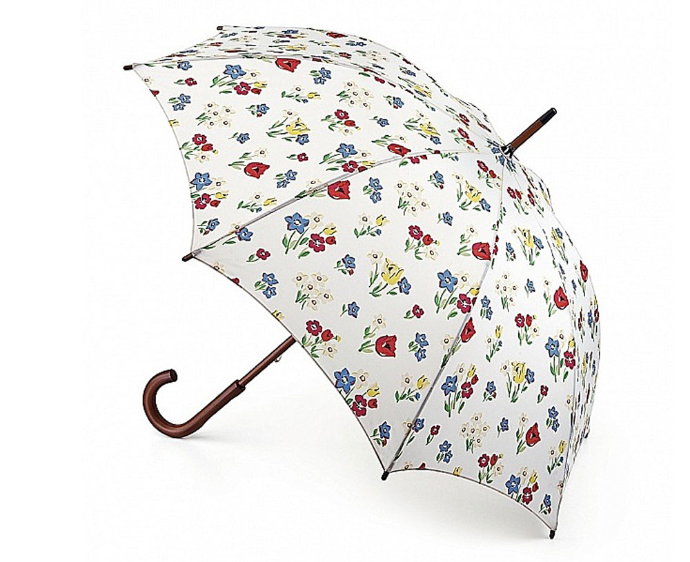 Зонт-трость женский Cath Kidston Kensington, механический, цвет: дымчатый белый. L541-2953L541-2953 ParadiseBunchChalk Зонт-трость женский Cath Kidston Kensington, механический, цвет: дымчатый белый. L541-2953L541-2953 ParadiseBunchChalkЯркий механический зонт-трость Cath Kidston Kensington даже в ненастную погоду позволит вам оставаться стильной и элегантной. Каркас зонта включает 8 спиц из фибергласса с деревянным наконечниками. Стержень изготовлен из дерева. Купол зонта выполнен из износостойкого полиэстера и оформлен цветочным принтом. Изделие дополнено удобной рукояткой из гладкого дерева. Зонт механического сложения: купол открывается и закрывается вручную до характерного щелчка. Модель дополнительно застегивается с помощью двух хлястиков: на кнопку и липучку с декоративной пуговицей. Такой зонт не только надежно защитит вас от дождя, но и станет стильным аксессуаром, который идеально подчеркнет ваш неповторимый образ.