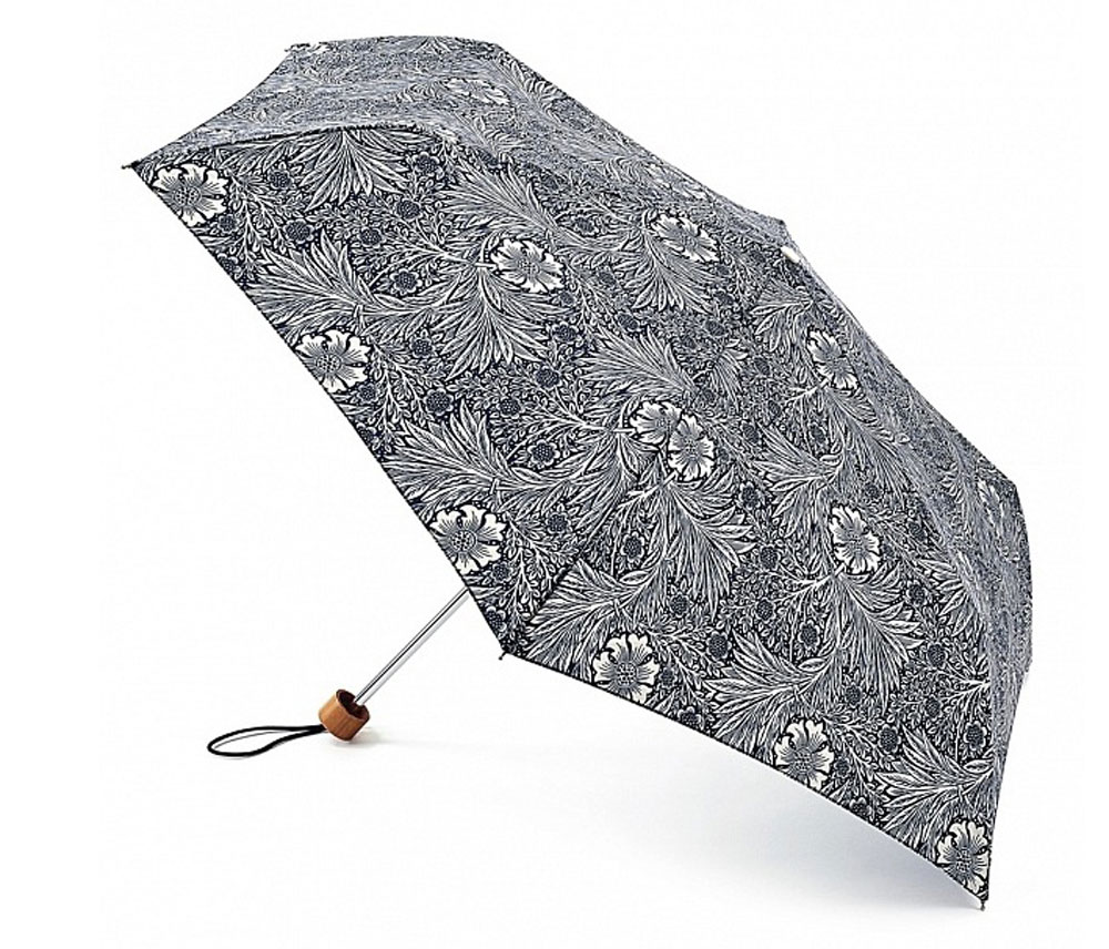 Зонт женский Morris & Co Superslim, механический, 3 сложения, цвет: темно-синий, дымчатый белый. L714-2797L714-2797 Marigold Зонт женский Morris & Co Superslim, механический, 3 сложения, цвет: темно-синий, дымчатый белый. L714-2797L714-2797 MarigoldСтильный механический зонт Morris & Co Superslim в 3 сложения даже в ненастную погоду позволит вам оставаться элегантной. Облегченный каркас зонта выполнен из 6 спиц из фибергласса и алюминия, стержень также изготовлен из алюминия, удобная рукоятка - из дерева. Купол зонта выполнен из прочного полиэстера и оформлен оригинальным цветочным принтом. В закрытом виде застегивается хлястиком на липучку. Зонт механического сложения: купол открывается и закрывается вручную до характерного щелчка. На рукоятке для удобства есть небольшой шнурок, позволяющий при необходимости надеть зонт на руку. К зонту прилагается чехол, который дополнительно застегивается на липучку. Такой зонт компактно располагается в глубоком кармане, сумочке, дверке автомобиля.
