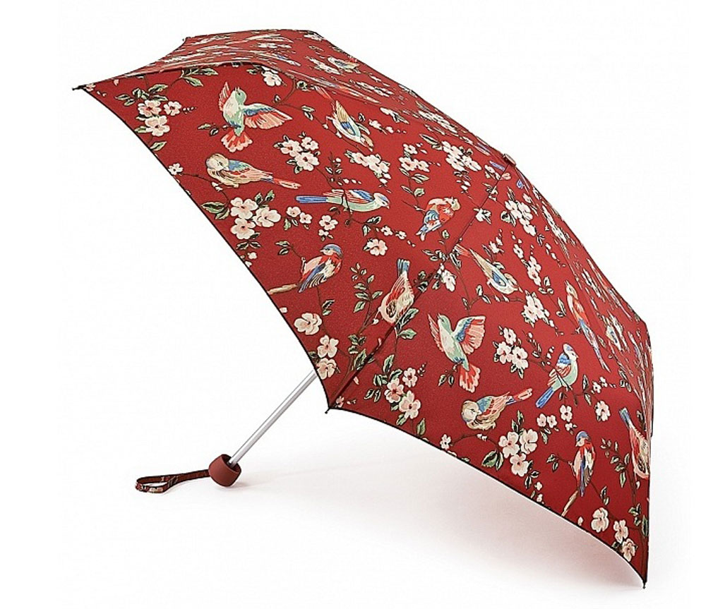 Зонт женский Cath Kidston Minilite, механический, 3 сложения, цвет: темно-красный, мультиколор. L768-3065L768-3065 BritishBirdsBerry Зонт женский Cath Kidston Minilite, механический, 3 сложения, цвет: темно-красный, мультиколор. L768-3065L768-3065 BritishBirdsBerryСтильный механический зонт Cath Kidston Minilite в 3 сложения даже в ненастную погоду позволит вам оставаться элегантной. Облегченный каркас зонта выполнен из 8 спиц из фибергласса и алюминия, стержень также изготовлен из алюминия, удобная рукоятка - из пластика. Купол зонта выполнен из прочного полиэстера. В закрытом виде застегивается хлястиком на липучке. Яркий оригинальный принт в виде изображения цветов и птиц поднимет настроение в дождливый день. Зонт механического сложения: купол открывается и закрывается вручную до характерного щелчка. На рукоятке для удобства есть небольшой шнурок, позволяющий надеть зонт на руку тогда, когда это будет необходимо. К зонту прилагается чехол с небольшой нашивкой с названием бренда. Oaeie зонт компактно располагается в кармане, сумочке, дверке автомобиля.