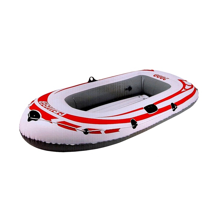 Лодка надувная Jilong Cruiser Boat CB2000, 218 х 110 х 36 см, цвет: серыйJL007008-3N Лодка надувная Jilong Cruiser Boat CB2000, 218 х 110 х 36 см, цвет: серыйJL007008-3NЛодка надувная JILONG JL007008-3N CRUISER BOAT CB2000 1 взрослых+ребенок Размер - 218х110х36 см Максимальная нагрузка - 190 кг. Тип:гребная - Кол-во мест 1+1 - Длина лодки - 218см - Вес лодки - 3,4 кг - Материал - армированный ПВХ - 2-камерная конструкция лодки для большей безопасности - Держатель для весел - Крепление для весел - Надувной пол - Стропа по периметру лодки - Самоклеящаяся заплатка Характеристики: Страна: Китай Грузоподъемность:190кг Движитель: весла Уключины: Да Материал:армированный ПВХ Максимальная нагрузка - 190 кг.