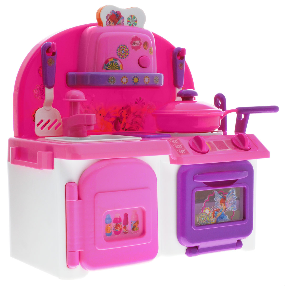 Играем вместе Кухня Winx с водойFXG1010-R Играем вместе Кухня Winx с водойFXG1010-RНа миниатюрной кухне Играем вместе Winx девочка может готовить сама, или предоставить это дело своим любимым куклам. Набор включает плиту, мойку, морозилку, полку с тостером и различные аксессуары, вроде посуды и муляжей продуктов. Все дверцы открываются, а ручки поворачиваются. Если включить плиту, то на конфорке загорится свет, как от высокой температуры. В духовку можно положить жаркое. А из мойки течет настоящая вода. Работает и тостер. Кусочек пластикового хлеба входит внутрь и готовится, а чтобы вытащить его, нужно нажать на тостере кнопку. Кухня окрашена в ярко-розовые тона и разрисована в стиле любимых героинь девочек из мультфильма про фей Winx. Для работы игрушки необходимы 4 батарейки типа АА (не входят в комплект).