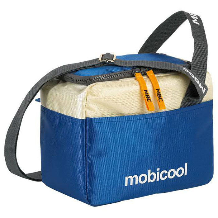 MOBICOOL Sail 6, Blue термосумкаSail 6 MOBICOOL Sail 6, Blue термосумкаSail 6Термосумка MOBICOOL Sail 6 сохранит ваши продукты свежими как в городе, так и на природе. Она идеальна для хранения ланчей и других небольших по размеру продуктов. Сумка имеет внешние карманы для различных мелочей и аксессуаров, а также регулируемый по длине плечевой ремень. Боковая ручка Боковой карман Молния по периметру