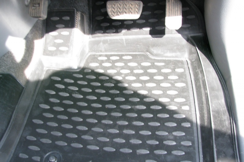 Коврики в салон автомобиля Novline-Autofamily для Toyota Ipsum ACM 21W JDM, 05/2001–05/2007, 3 ряда. NLC.48.38.210kNLC.48.38.210k Коврики в салон автомобиля Novline-Autofamily для Toyota Ipsum ACM 21W JDM, 05/2001–05/2007, 3 ряда. NLC.48.38.210kNLC.48.38.210kКоврики Novline-Autofamily улучшат внешний вид салона автомобиля и надежно уберегут его от пыли, грязи и сырости, а значит, защитят кузов от коррозии. Полиуретановые коврики гладкие, приятные и не пропускает влагу. Полиуретановые автомобильные коврики произведены из высококачественного материала, который держит форму и не пачкает обувь. Коврики надежно крепятся на полу и не скользят, что очень важно во время движения, особенно для водителя. Изделия из полиуретана надежно удерживают грязь и влагу, при этом всегда выглядят довольно опрятно. И чистятся они очень просто: как при помощи автомобильного пылесоса, так и различными моющими средствами.