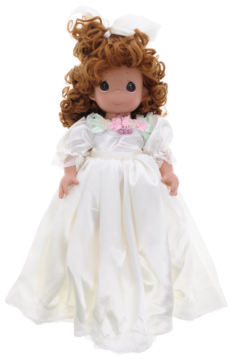 Precious Moments Кукла Изящная невеста1199 Precious Moments Кукла Изящная невеста1199Каждая кукла Precious Moments, созданная известной американской волшебницей Линдой Рик, неповторима, имеет свой образ, характер и имя. Кукла создана из лучших материалов, а одежда сшита так, будто ее собиралась носить сама Королева. Длинные и гладкие локоны, озорные кудряшки, строгие вечерние прически, светящиеся глаза-капельки, очаровательные улыбки... Куклы имеют пять базовых точек артикуляции. Кукла Изящная невеста станет любимой игрушкой вашей малышки. Кукла одета в шикарное белое платье невесты, на ногах - ботиночки. У куклы шикарные рыжие волосы, которые убраны в прическу и украшены атласной ленточкой. На милом личике большие карие глаза. Одежда куклы съемная. Великолепное качество исполнения делают эту куколку чудесным подарком к любому празднику. Игра с куклой разовьет в вашей малышке чувство ответственности и заботы. Порадуйте свою принцессу таким великолепным подарком!