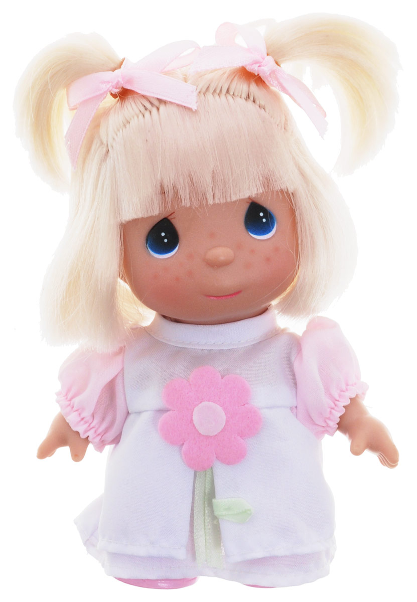 Precious Moments Мини-кукла Бабочка цвет наряда розовый белый5284 Precious Moments Мини-кукла Бабочка цвет наряда розовый белый5284Какие же милые эти куколки Precious Moments. Создатель этих очаровательных крошек настоящая волшебница - Линда Рик - оживила свои творения, каждая кукла обрела свой милый и неповторимый образ. Эти крошки могут сопровождать вас в чудесных странствиях и сделать каждый момент вашей жизни незабываемым! Мини-кукла Бабочка одета в белое платье с розовыми рукавами, украшенное аппликацией в виде цветка. Светлые волосы куклы убраны в два озорных хвостика. У девочки большие синие глаза. Благодаря играм с куклой, ваша малышка сможет развить фантазию и любознательность, овладеть навыками общения и научиться ответственности. Порадуйте свою принцессу таким прекрасным подарком!
