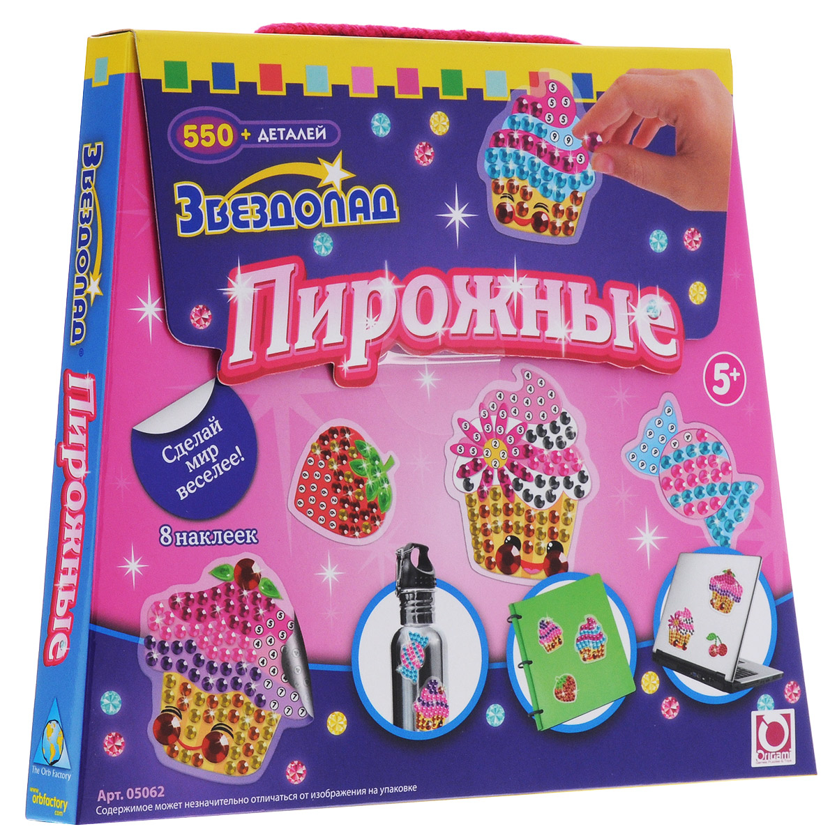 Мозаика по номерам Звездопад: Пирожные05062 Мозаика по номерам Звездопад: Пирожные05062Мозаика по номерам Звездопад: Пирожные позволит вам и вашему ребенку без особого труда создать великолепные яркие наклейки в виде симпатичных сладостей. В набор входит 8 наклеек различного размера и формы и более 550 самоклеящихся украшений. Набор упакован в картонную сумочку на липучке с текстильной ручкой. Умная мозаика с самоклеящимися элементами отличается высоким качеством исполнения и красочным цветовым дизайном. Процесс создания мозаики несложен и под силу даже ребенку - сначала нужно выбрать элементы мозаики по номеру и цвету, затем отделить их от общего блока и наклеить на подходящее по номеру и цвету место на рисунке. Данный набор прекрасно развивает моторику рук и пространственное мышление, а также воображение и внимательность. Готовыми наклейками можно украсить чехол мобильного телефона, крышку ноутбука, оформить дневник или тетради.