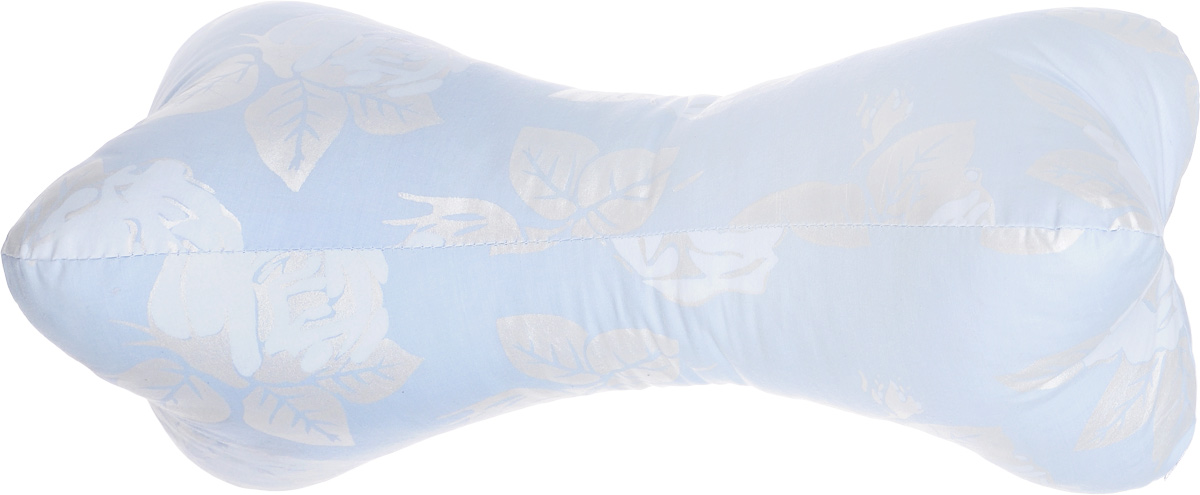 Подушка-валик Smart Textile Косточка, наполнитель: холлофайбер, цвет: голубой, серебристый, 28 х 43 смС535 Подушка-валик Smart Textile Косточка, наполнитель: холлофайбер, цвет: голубой, серебристый, 28 х 43 смС535Подушка-валик Smart Textile Косточка с наполнителем из холлофайбера - универсальное средство от болей в шее, в дороге и дома. Она обеспечивает комфортный отдых, поддерживает шею и голову, уменьшая нагрузку на шейный отдел позвоночника, восстанавливает мышечный тонус. Материал чехла подушки: тиковая ткань (х/б). Сбоку имеется застежка-молния. Холлофайбер - это синтетический наполнитель, изготовленный по новейшим технологиям. Его волокна имеют пружинистую структуру, благодаря чему способны моментально восстанавливать свою форму после деформации, а также сохранять ее долгое время. Такой наполнитель также отличается воздухонепроницаемостью, гипоаллергенностью и отличной терморегуляцией. Рекомендации по уходу: Обычная стирка при температуре воды до 40°С. Отбеливание и глажка запрещены. Рекомендуется сушка на горизонтальной плоскости в тени. Разрешена обычная химчистка.