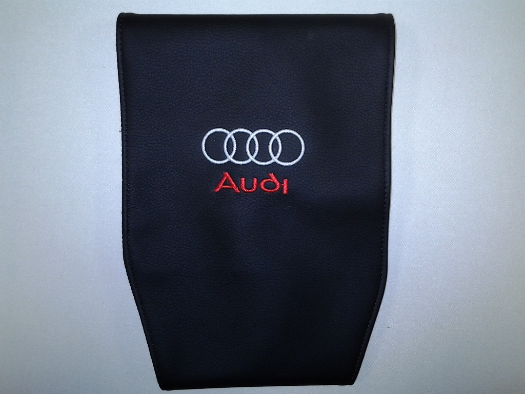 Чехол на подголовник Auto Premium AUDI, 2 шт67101 Чехол на подголовник Auto Premium AUDI, 2 шт67101Простая, эффектная и эффективная защита подголовника автомобиля. Накладка легко закрепляется вокруг подголовника и служит надежной защитой от загрязнения. В отличие от ткани экокожа более практичный, износостойкий и долговечный материал, такой чехол легко чистится влажной тряпкой.