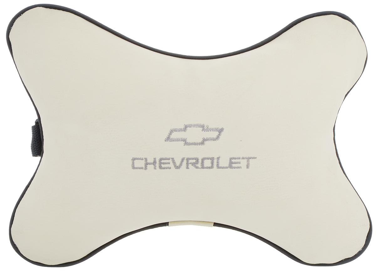 Подушка автомобильная Autoparts Chevrolet, на подголовник, цвет: бежевый, серый, 30 х 20 смМ7 Подушка автомобильная Autoparts Chevrolet, на подголовник, цвет: бежевый, серый, 30 х 20 смМ7Автомобильная подушка Autoparts Chevrolet, выполненная из эко-кожи с мягким наполнителем из холлофайбера, снимает усталость с шейных мышц, обеспечивает правильное положение головы и амортизирует нагрузки на шейные позвонки при резком маневрировании. Ее можно зафиксировать на подголовнике с помощью регулируемого по длине ремня. На изделии имеется молния, с помощью которой вы с легкостью сможете поменять наполнитель. Если ваши пассажиры захотят вздремнуть, то подушка под голову окажется очень кстати и поможет расслабиться.
