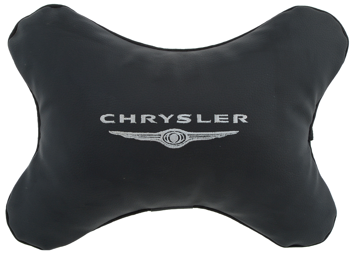 Подушка автомобильная Autoparts Chrysler, на подголовник, цвет: черный, белый, 30 х 20 смМ28 Подушка автомобильная Autoparts Chrysler, на подголовник, цвет: черный, белый, 30 х 20 смМ28Автомобильная подушка Autoparts Chrysler, выполненная из эко-кожи с мягким наполнителем из холлофайбера, снимает усталость с шейных мышц, обеспечивает правильное положение головы и амортизирует нагрузки на шейные позвонки при резком маневрировании. Ее можно зафиксировать на подголовнике с помощью регулируемого по длине ремня. На изделии имеется молния, с помощью которой вы с легкостью сможете поменять наполнитель. Если ваши пассажиры захотят вздремнуть, то подушка под голову окажется очень кстати и поможет расслабиться.