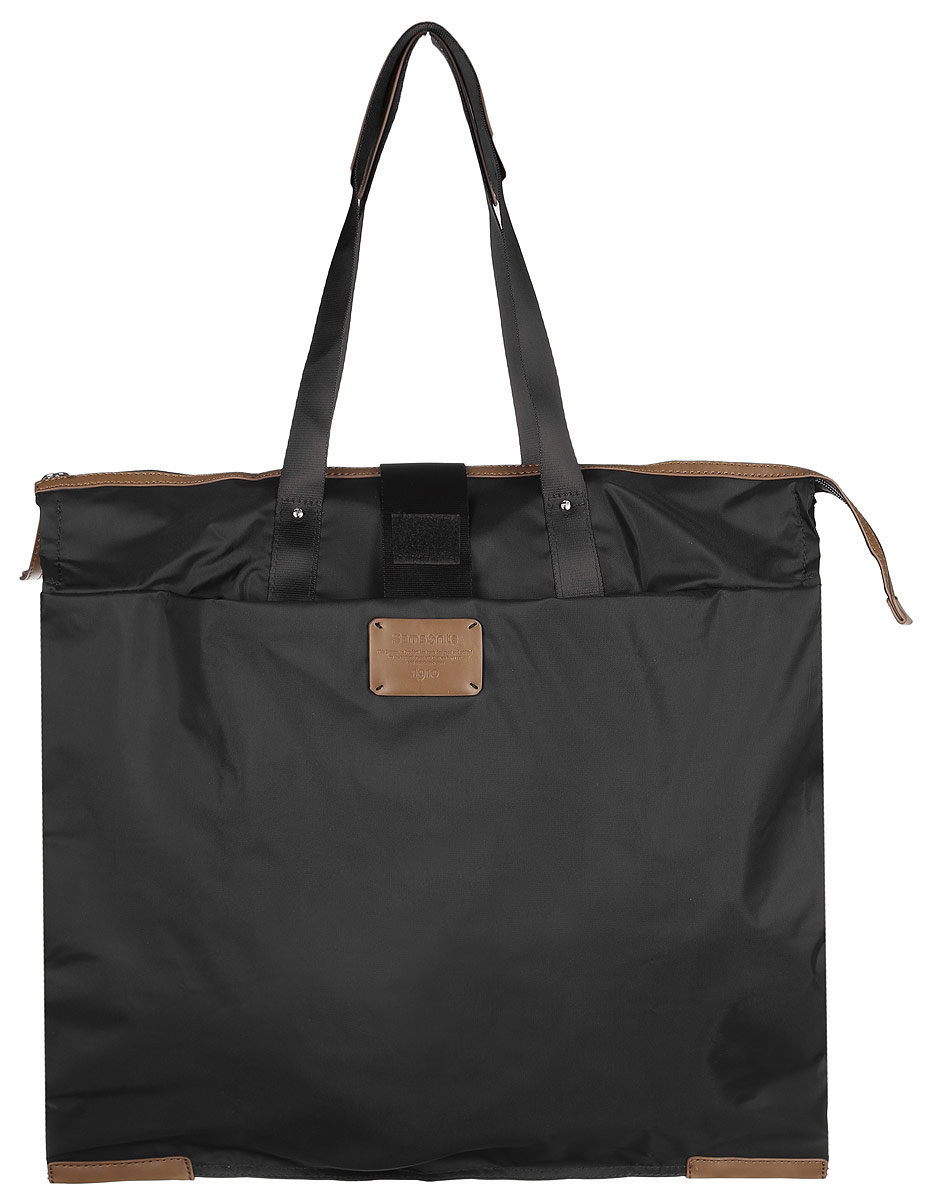 Сумка складная Samsonite, цвет: черный. 52V-0900352V-09003 Сумка складная Samsonite, цвет: черный. 52V-0900352V-09003Складная женская сумка Samsonite выполнена из полиамида с добавлением полиуретана и оформлена контрастными вставками и нашивкой логотипа бренда. Изделие содержит одно вместительное отделение, закрывающееся на застежку-молнию. На внешней стороне сумки есть прорезной открытый карман. Сумка оснащена двумя удобными ручками, высота которых позволяет носить сумку как в руке, так и на плече. Сумка не имеет жесткой структуры, за счет чего быстро складывается и фиксируется хлястиком с липучкой и не занимает много места. Такая сумка будет удобна в хранении и в использовании.