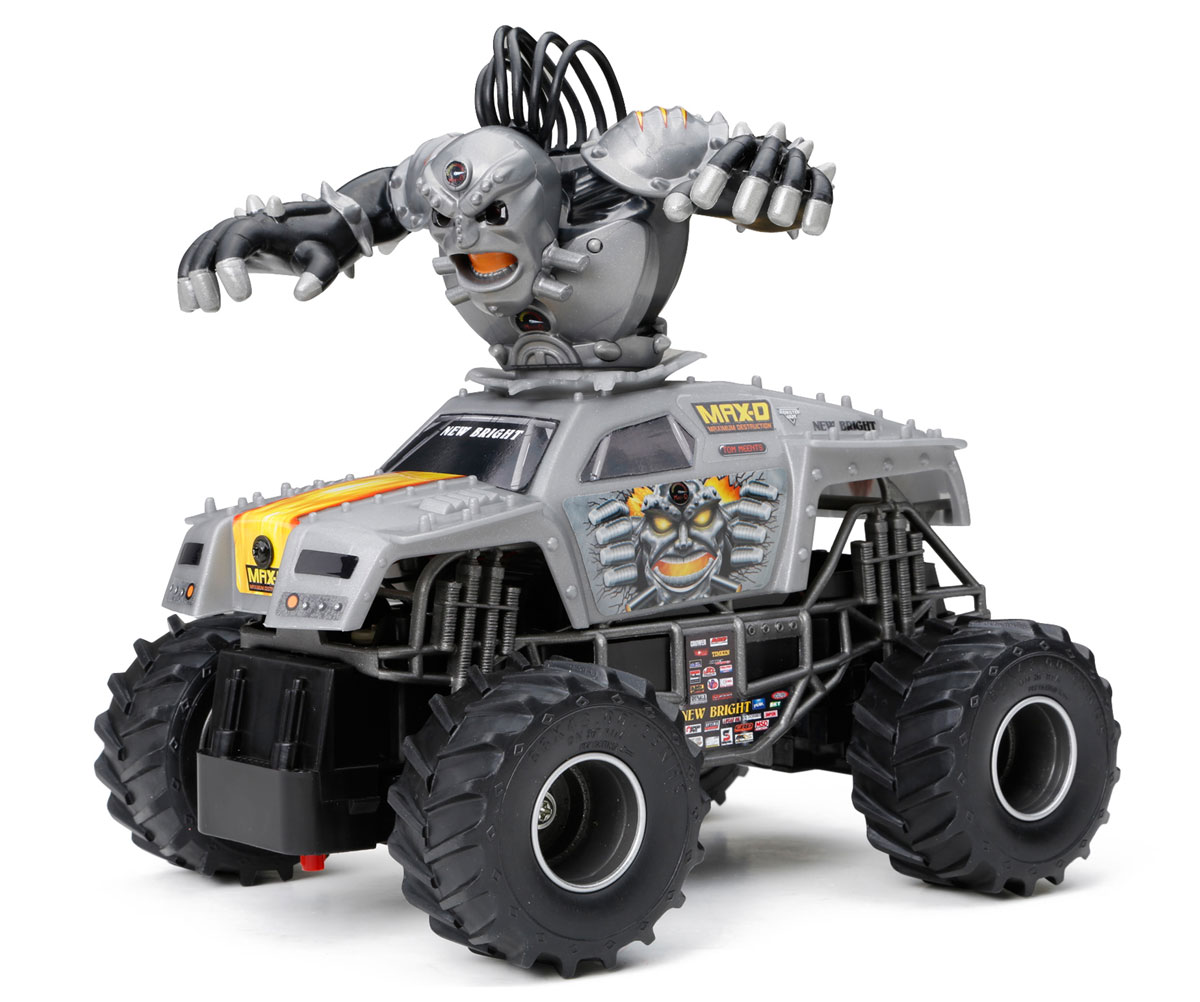New Bright Радиоуправляемая модель Max-D Carnage Creature2433M New Bright Радиоуправляемая модель Max-D Carnage Creature2433MПредставьте себе рев толпы и звуки мнущегося под мощным напором металла. С этой радиоуправляемой моделью New Bright Max-D Carnage Creature вы сможете создать собственное шоу Машин Монстров с головокружительными трюками. Большие прорезиненные колеса игрушки обеспечивают плавный ход. Юные гонщики оценят эту машину за прекрасные технические характеристики и свободу передвижений. Моделью легко управлять и любая гонка принесет удовольствие. Управление машинкой происходит с помощью удобного пульта. Пульт управления работает на частоте 2,4 GHz, а радиус его действия составляет 20 метров. Автомобиль двигается вперед-назад, поворачивает влево-вправо. Радиоуправляемые игрушки способствуют развитию координации движений, моторики и ловкости. Ваш ребенок увлеченно будет играть с моделью, придумывая различные истории и устраивая соревнования. Для работы машины необходимо купить 3 батарейки типа АА (не входят в комплект). Для работы пульта управления необходимы 2 батарейки типа АА (не...