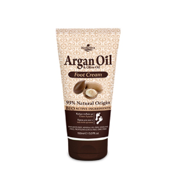 ArganOil Крем для ног с маслом арганы 150 мл5200310405235 ArganOil Крем для ног с маслом арганы 150 мл5200310405235Масло арганы и масло оливы - эти ингредиенты известны своими питательными, увлажняющими и антиоксидантными свойствами. Крем защищает и ухаживает за кожей ног, придавая ощущение бархатной мягкости. Натуральные компоненты крема обеспечивают увлажнение ног и делают их гладкими и мягкими, способствуют восстановлению кожи . Крем быстро впитывается, увлажняет. Активные ингредиенты: масло арганы, экстракт органического алоэ, масло ши, витамин Е и пантенол. Косметика произведена в Греции на основе органического сырья, НЕ СОДЕРЖИТ минеральные масла, вазелин, пропиленгликоль, парабены, генетически модифицированные продукты (ГМО)