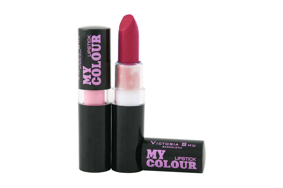 Victoria Shu Губная помада My Colour № 342882V15462 Victoria Shu Губная помада My Colour № 342882V15462Новая восковая формула помады не содержит парфюмерных отдушек и обеспечивает комфортное. Абрикосовое масло увлажняет и питает,а воски интенсивно и бережно ухаживают за нежной кожей губ. Интенсивное увлажнение.