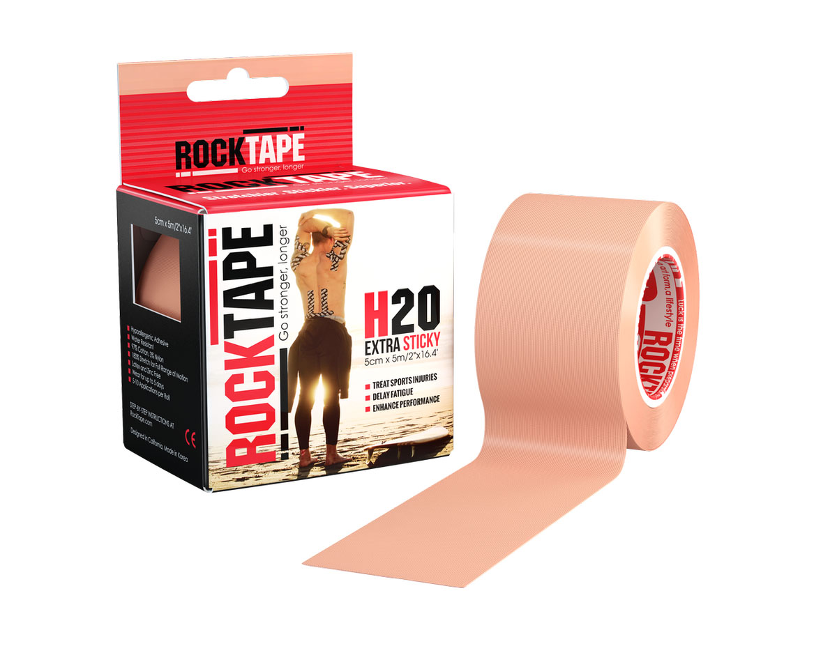 Кинезиотейп Rocktape H2O, цвет: телесный, 5 х 500 смRCT100-BGH2O-OS Кинезиотейп Rocktape H2O, цвет: телесный, 5 х 500 смRCT100-BGH2O-OSКинезиотейп Rocktape H2O, выполненный из хлопка и нейлона, был создан специально для водных видов спорта - его клеевая основа еще более стойкая и выдерживает многочасовые пребывания в воде, при этом тейп не теряет свои свойства и продолжает поддерживать спортсмена в течение нескольких дней и в любых условиях. Изделие имеет плотную волнообразную структуру ткани. Не содержит латекса и цинка, водостойкий. Кинезиотейп носится до 5 дней, не теряя своих свойств. 180% эластичности.