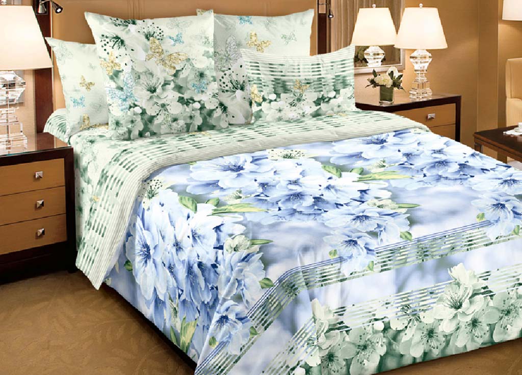 Комплект белья Primavera Утро, семейный, наволочки 70x70, цвет: белый81157 Комплект белья Primavera Утро, семейный, наволочки 70x70, цвет: белый81157Наволочки с декоративным кантом особенно подойдут, если вы предпочитаете класть подушки поверх покрывала. Кайма шириной 5-10см с трех или четырех сторон делает подушки визуально более объемными, смотрятся они очень аккуратно, даже парадно. Еще такие наволочки называют оксфордскими или наволочками «с ушками». Сатин – прочная и плотная ткань с диагональным переплетением нитей. Хлопковый сатин по мягкости и гладкости уступает атласу, зато не будет соскальзывать с кровати. Сатиновое постельное белье легко переносит стирку в горячей воде, не выцветает. Прослужит комплект из обычного сатина меньше, чем из сатина повышенной плотности, но дольше белья из любой другой хлопковой ткани. Сатин приятен на ощупь, под ним комфортно спать летом и зимой. Производство «Примавера» находится в Китае, что позволяет сократить расходы на доставку хлопка. Поэтому цены на это постельное белье более чем скромные и это не сказывается на качестве. Сатин очень гладкий, мягкий, но при этом, невероятно прочный....