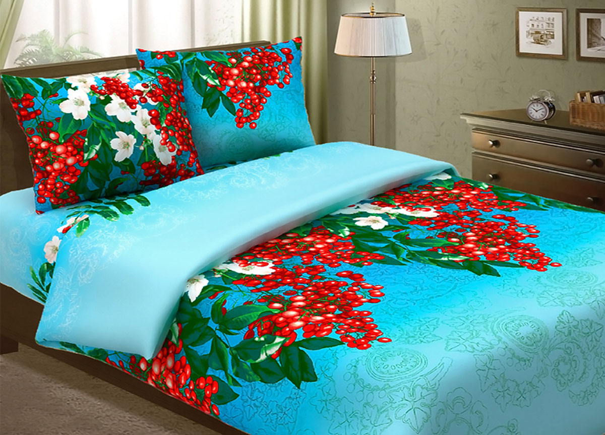 Комплект белья Primavera Калина, семейный, наволочки 70x70, цвет: бирюзовый85895 Комплект белья Primavera Калина, семейный, наволочки 70x70, цвет: бирюзовый85895Наволочки с декоративным кантом особенно подойдут, если вы предпочитаете класть подушки поверх покрывала. Кайма шириной 5-10см с трех или четырех сторон делает подушки визуально более объемными, смотрятся они очень аккуратно, даже парадно. Еще такие наволочки называют оксфордскими или наволочками «с ушками». Сатин – прочная и плотная ткань с диагональным переплетением нитей. Хлопковый сатин по мягкости и гладкости уступает атласу, зато не будет соскальзывать с кровати. Сатиновое постельное белье легко переносит стирку в горячей воде, не выцветает. Прослужит комплект из обычного сатина меньше, чем из сатина повышенной плотности, но дольше белья из любой другой хлопковой ткани. Сатин приятен на ощупь, под ним комфортно спать летом и зимой. Производство «Примавера» находится в Китае, что позволяет сократить расходы на доставку хлопка. Поэтому цены на это постельное белье более чем скромные и это не сказывается на качестве. Сатин очень гладкий, мягкий, но при этом, невероятно прочный....