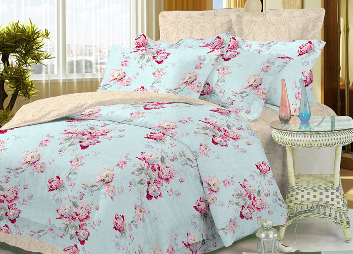 Комплект белья Primavera Classic. Бирюза, 1,5-спальный, наволочки 70x70, цвет: бирюзовый86469 Комплект белья Primavera Classic. Бирюза, 1,5-спальный, наволочки 70x70, цвет: бирюзовый86469Наволочки с декоративным кантом особенно подойдут, если вы предпочитаете класть подушки поверх покрывала. Кайма шириной 5-10см с трех или четырех сторон делает подушки визуально более объемными, смотрятся они очень аккуратно, даже парадно. Еще такие наволочки называют оксфордскими или наволочками «с ушками». Сатин – прочная и плотная ткань с диагональным переплетением нитей. Хлопковый сатин по мягкости и гладкости уступает атласу, зато не будет соскальзывать с кровати. Сатиновое постельное белье легко переносит стирку в горячей воде, не выцветает. Прослужит комплект из обычного сатина меньше, чем из сатина повышенной плотности, но дольше белья из любой другой хлопковой ткани. Сатин приятен на ощупь, под ним комфортно спать летом и зимой. Производство «Примавера» находится в Китае, что позволяет сократить расходы на доставку хлопка. Поэтому цены на это постельное белье более чем скромные и это не сказывается на качестве. Сатин очень гладкий, мягкий, но при этом, невероятно прочный....