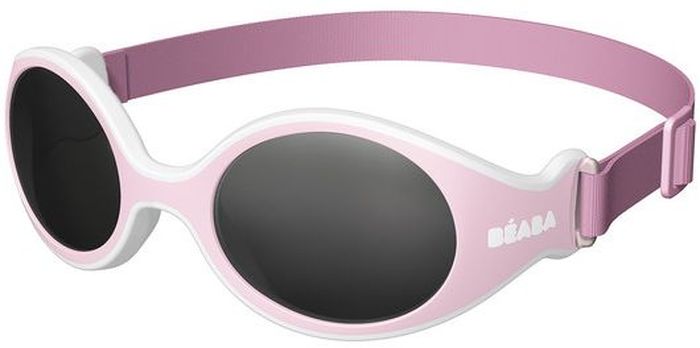 Beaba Солнцезащитные очки детские Clip Strap Sunglasses категория 4 цвет розовый930255 Beaba Солнцезащитные очки детские Clip Strap Sunglasses категория 4 цвет розовый930255Очки для новорожденных XS Beaba - идеальная защита от агрессивных УФ лучей. Очки Beaba XS с ремешком 4-ой категории защитят кроху от УФ при любых обстоятельствах: на прогулке, на море, в горах. Очки для новорожденных Beaba XS с ремешком. Качество и безопасность с максимальной защитой от ультрафиолетовых лучей (UVA, UVB) - 4 категория. Эргономичная оправа (адаптированные по форме детского носика изгибы). Гибкая оправа с эластичным неопреновым ремешком идеально подойдет для комфорта самых маленьких. Размер легко адаптируется, очки без труда снимаются/одеваются с помощью плавающего ремешка. Ребенку удобно, очки хорошо держаться на голове, при этом не сдавливая и не причиняя дискомфорта. Прочный безопасный материал основы (полипропилен и СЕБС), небьющиеся стекла. С 3х месяцев для ребенка, лежащего в коляске. Сделано во Франции Офтальмологи со всего мира все чаще говорят о необходимости защиты детских глаз от агрессивного солнца. Данная тенденция ничуть не является...