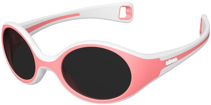 Beaba Солнцезащитные очки детские Sunglasses Baby 360 S категория 3 цвет розовый930260 Beaba Солнцезащитные очки детские Sunglasses Baby 360 S категория 3 цвет розовый930260Детские очки Baby S Beaba - идеальная защита от агрессивных УФ лучей. Детские очки Baby S Beaba 3 категории защитят кроху от УФ лучей при любых обстоятельствах: на прогулке, на море, в горах. Детские очки Baby S Beaba. Качество и безопасность с оптимальной защитой от ультрафиолетовых лучей (UVA, UVB) - 3 категория. Эргономичная оправа 360°. Специально разработанная из двух дополняющих друг друга материалов гибкая оправа повторяет морфологию головы малыша, не давит за ушами. Благодаря более нежному внутреннему слою, очки не давят на нос. Основа – полипропилен и СЕБС. Небьющиеся стекла. С 9 месяцев для ребенка, сидящего в коляске. Сделано во Франции Офтальмологи со всего мира все чаще говорят о необходимости защиты детских глаз от агрессивного солнца. Данная тенденция ничуть не является данью моде, а становится острой необходимостью, которую врачи осознали благодаря современным исследованиям.