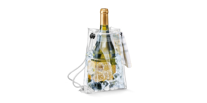 Сумка-термос Tescoma Uno Vino, цвет: прозрачный, 12 х 12 х 21 см695472 Сумка-термос Tescoma Uno Vino, цвет: прозрачный, 12 х 12 х 21 см695472Сумка-термос Tescoma Uno Vino, выполненная из прочного пластика, предназначена для быстрого охлаждения белого, розового и другого шампанского. Идеально сохраняет температуру. Отлично подходит для сервировки белых, розовых вин и других прохладительных напитков в саду, на террасе и в доме. Изделие оснащено ручками, которые облегчают переноску напитков. Не подходит для использования в посудомоечной машине. Размер сумки-термоса (без учета ручек): 12 х 12 х 21 см.