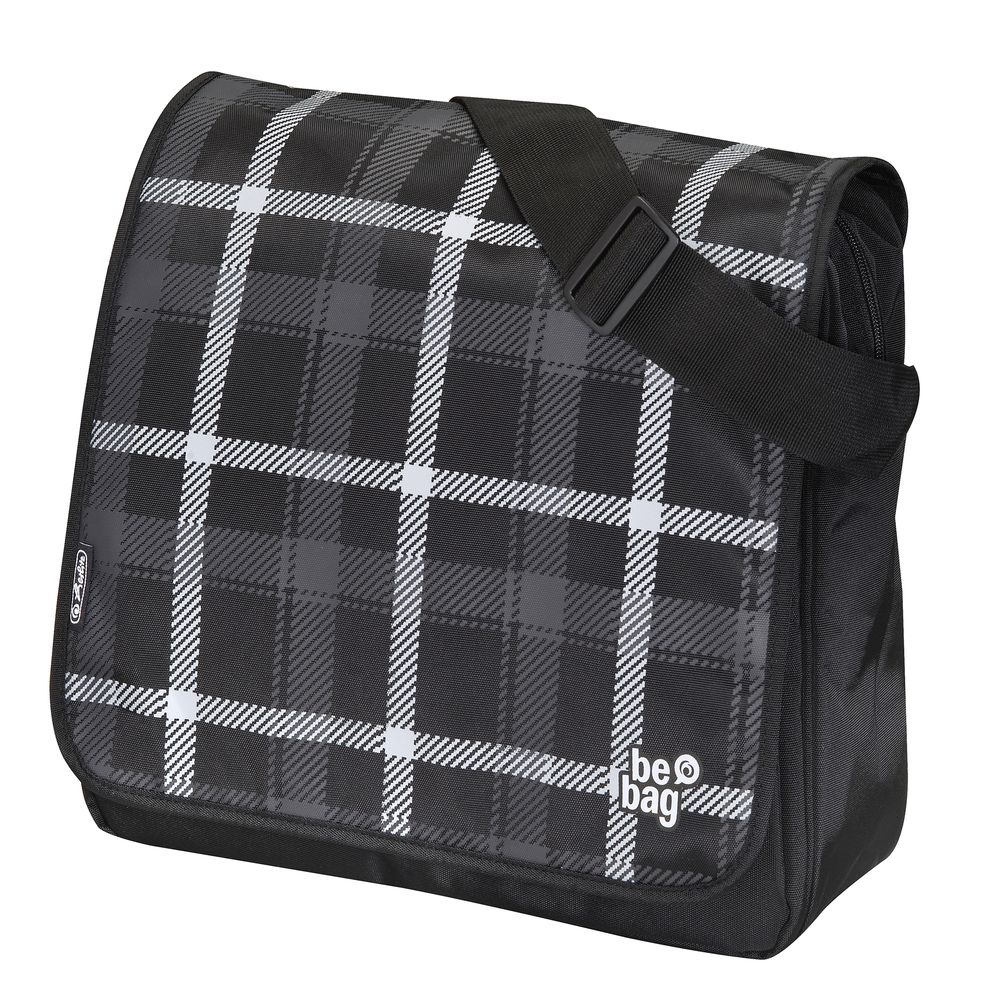Herlitz Сумка школьная Be Bag цвет серый черный11359551 Herlitz Сумка школьная Be Bag цвет серый черный11359551Отличная сумка Be Bag для юношей-старшеклассников, выполненная в строгих темных оттенках и украшенная лаконичным принтом в клетку. Сумка-трансформер может видоизменяться в любой момент: верхний перекидной клапан можно отстегнуть либо перевернуть, благодаря имеющимся застежкам-кнопкам. В просторное внутреннее отделения без труда войдут тетради и учебники, паки формата А4 и все необходимые мальчишкам мелочи. Внутри имеется удобный органайзер, также сумка оснащена внешним дополнительным карманом на молнии. Чтобы ребенку было удобно носить изделие на плече, длину ремня можно подогнать под рост. Сумка сшита из прочного качественного полиэстера в соответствии с немецкими стандартами качества и безопасности. Каждый старшеклассник оценит удобство изделия и его необычный, стильный внешний вид, который привлечет внимание одноклассников.