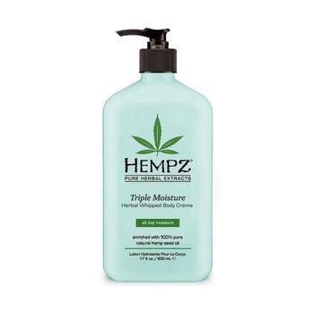 Hempz Молочко для тела Тройное увлажнение Herbal Body Triple Moisture 500 мл676280018402 Hempz Молочко для тела Тройное увлажнение Herbal Body Triple Moisture 500 мл676280018402Обогащено 100% натуральным маслом семян конопли и специальным запатентованным Комплексом Увлажнение Тройного Действия.Входящие в состав витамины, масло Янгу, антивозростной экстракт яблока и экстракт Императы ( осока), мягко очищает кожу и увлажняет её на 24 часа. Питательная, не сохнующая формула без сульфатов, обогащённая антиоксидантами, возвращающая коже упругость.Ключевые ингредиенты:натуральное масло семян конопли,антивозрастной экстракт яблока,калий, экстракт императы (осока). Крем богат антиоксидантами и жирными кислотами. Без парабена и глютена. VEGAN – 100%. Аромат: Грейпфрут и персик.